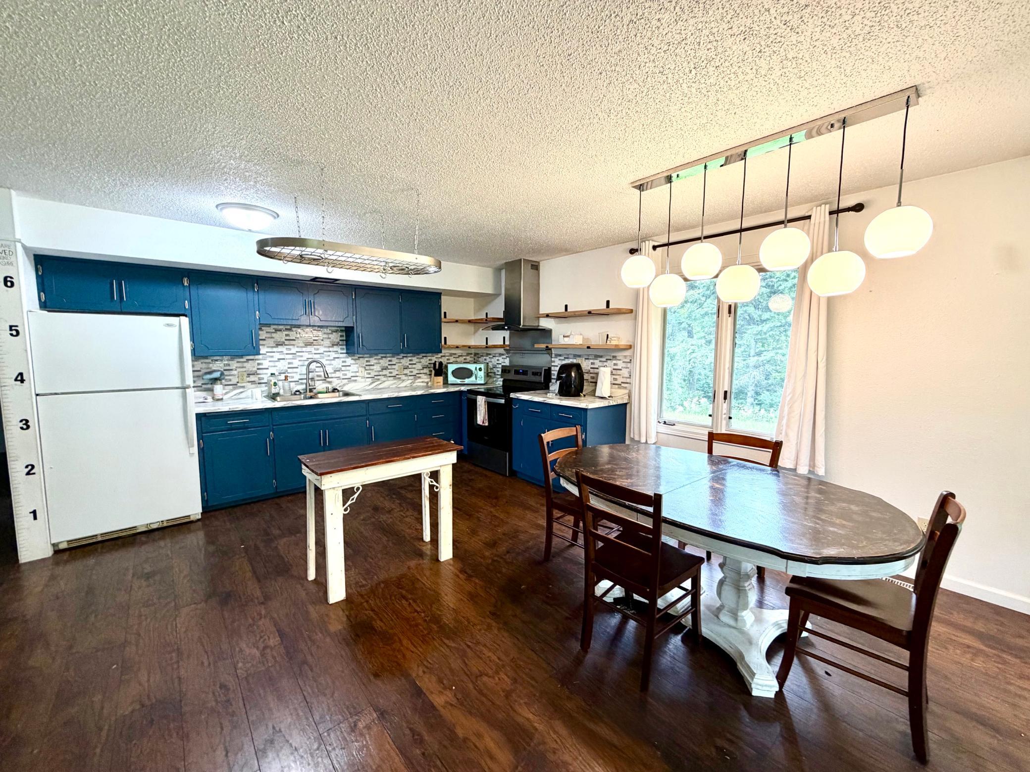 1978 single family home for sale at 32965 County Road 5 in Warroad, MN — 3 bed, 3 bath (photo 5 of 16)