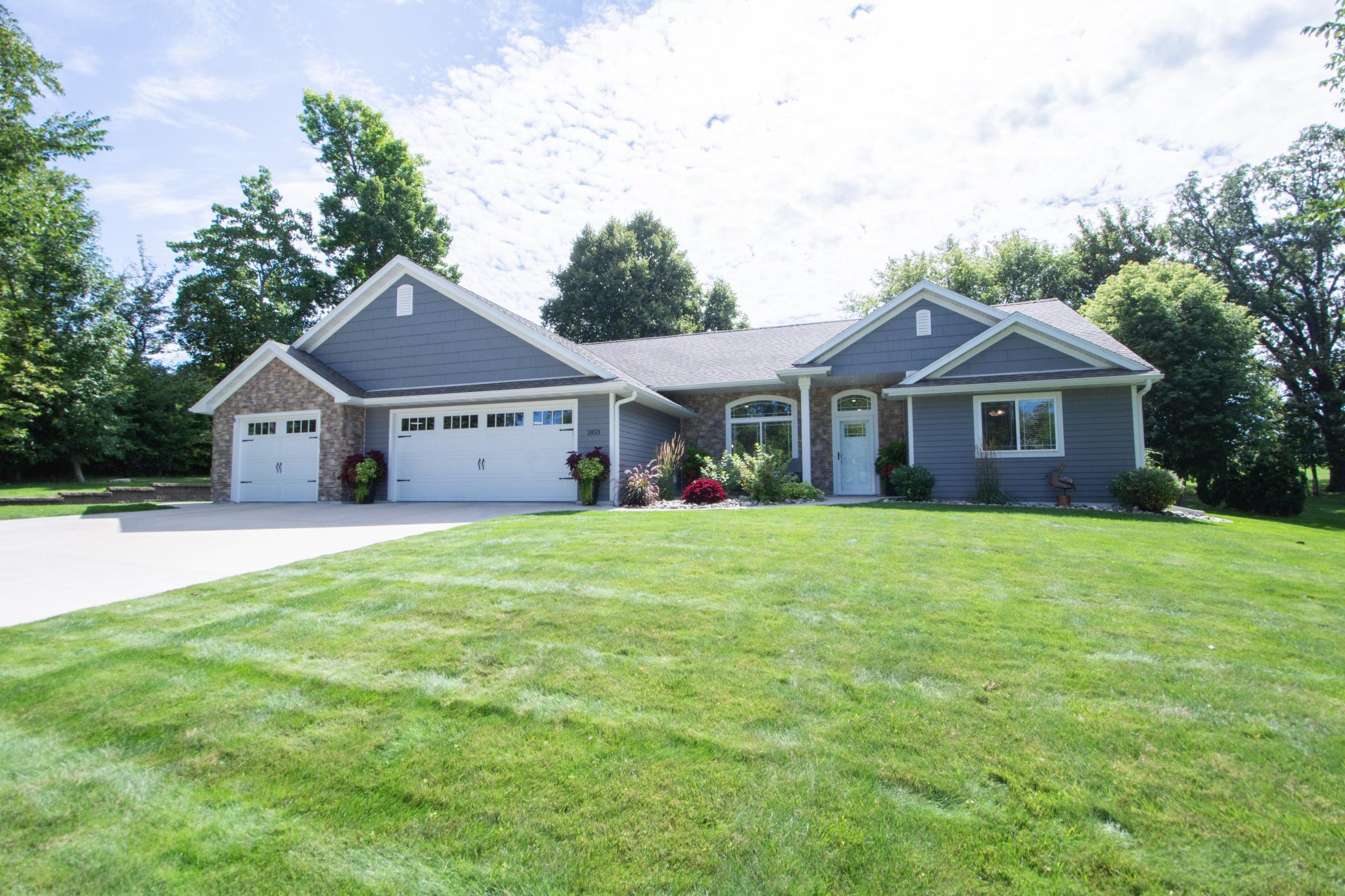 2018 single family home for sale at 1853 Aspen Drive in Detroit Lakes, MN — 3 bed, 2 bath (photo 2 of 58)