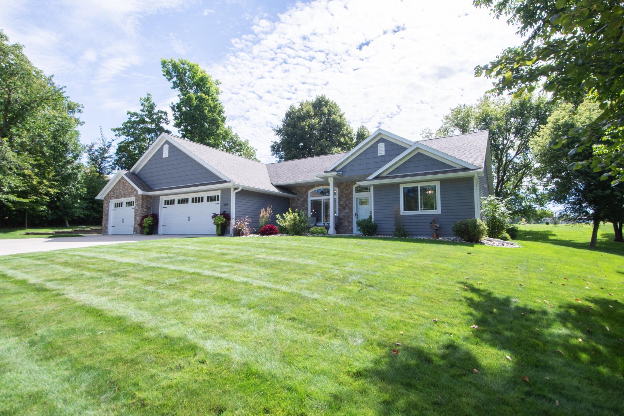 2018 single family home for sale at 1853 Aspen Drive in Detroit Lakes, MN — 3 bed, 2 bath (photo 3 of 58)