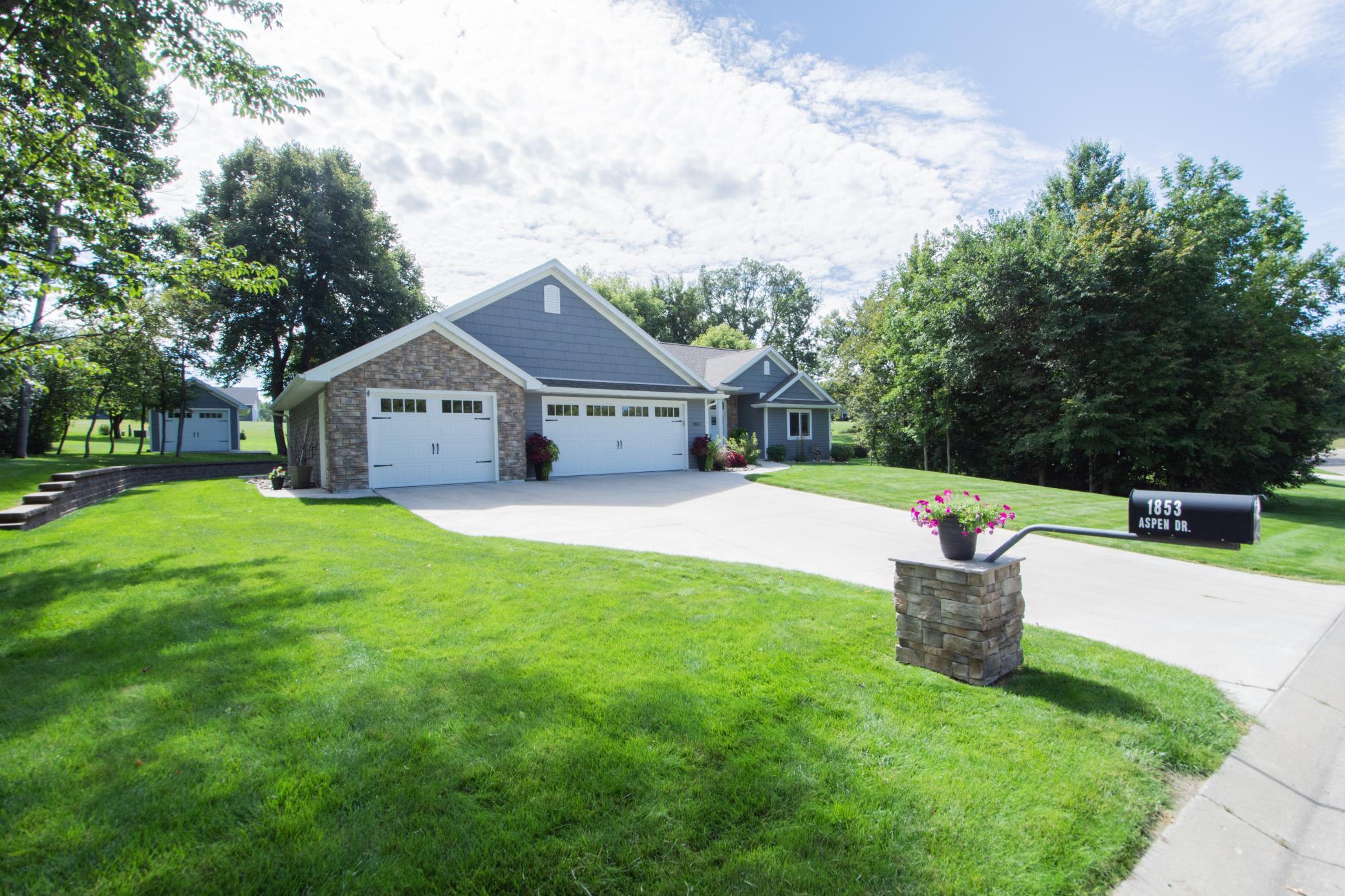 2018 single family home for sale at 1853 Aspen Drive in Detroit Lakes, MN — 3 bed, 2 bath (photo 4 of 58)