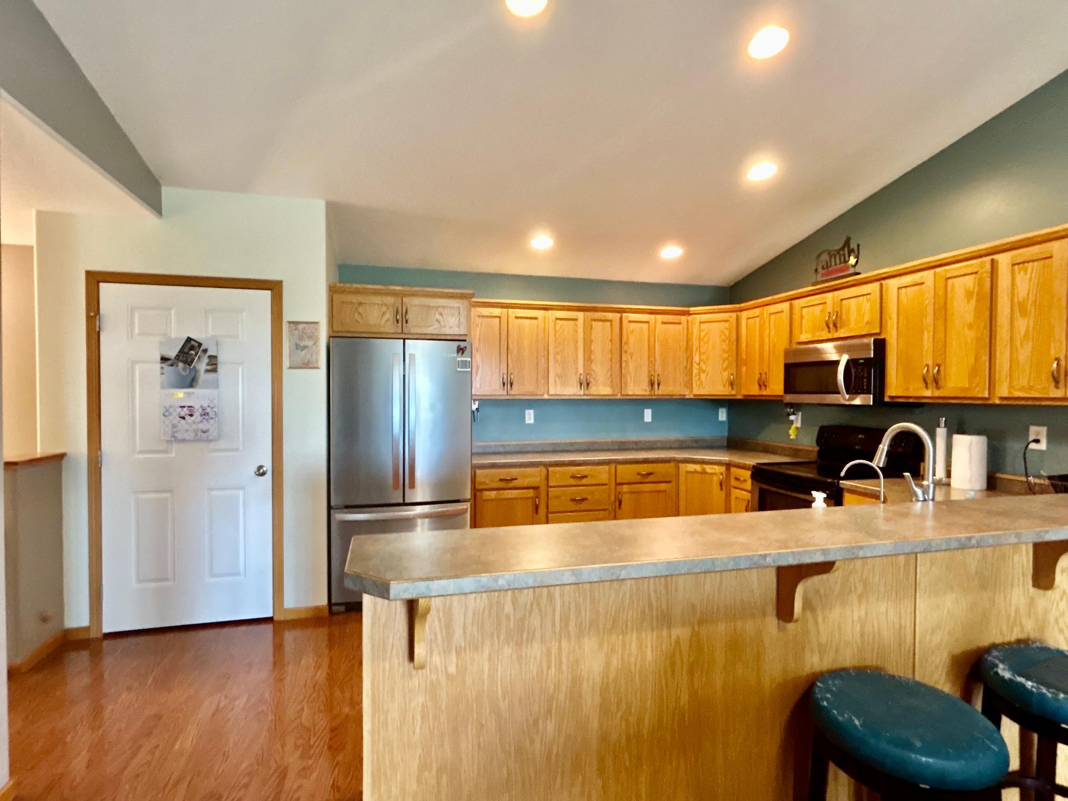 2006 twin home for sale at 1113 Morningside Drive in Casselton, ND — 4 bed, 2 bath (photo 11 of 33)