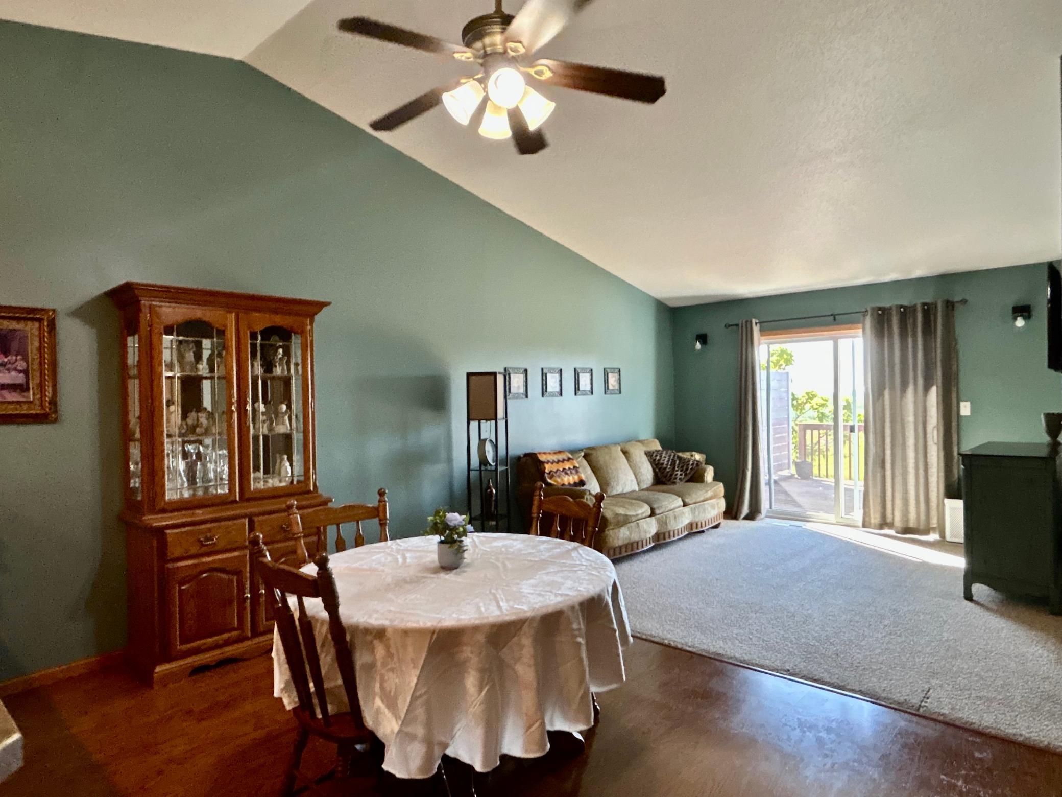2006 twin home for sale at 1113 Morningside Drive in Casselton, ND — 4 bed, 2 bath (photo 13 of 33)