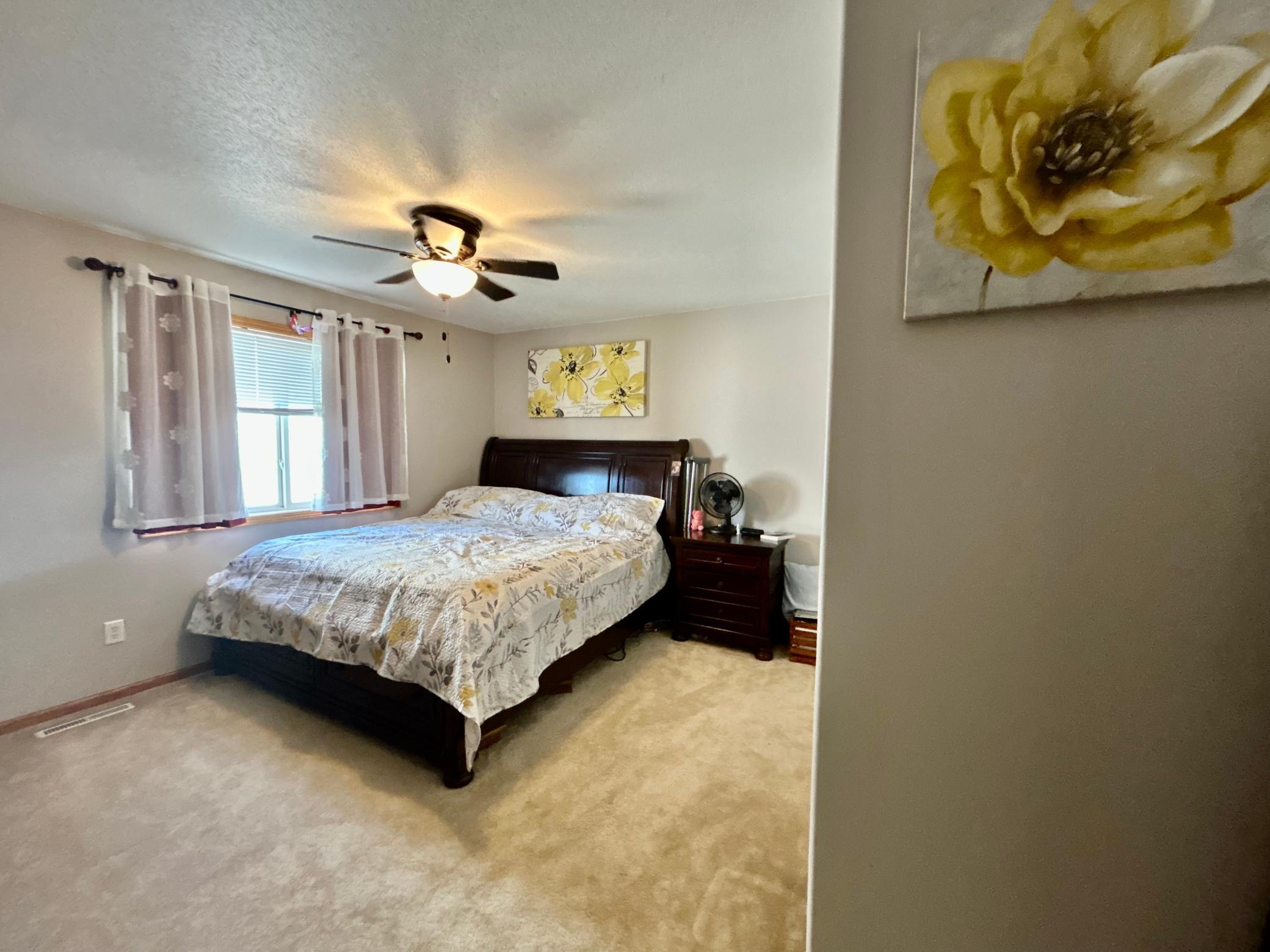 2006 twin home for sale at 1113 Morningside Drive in Casselton, ND — 4 bed, 2 bath (photo 15 of 33)