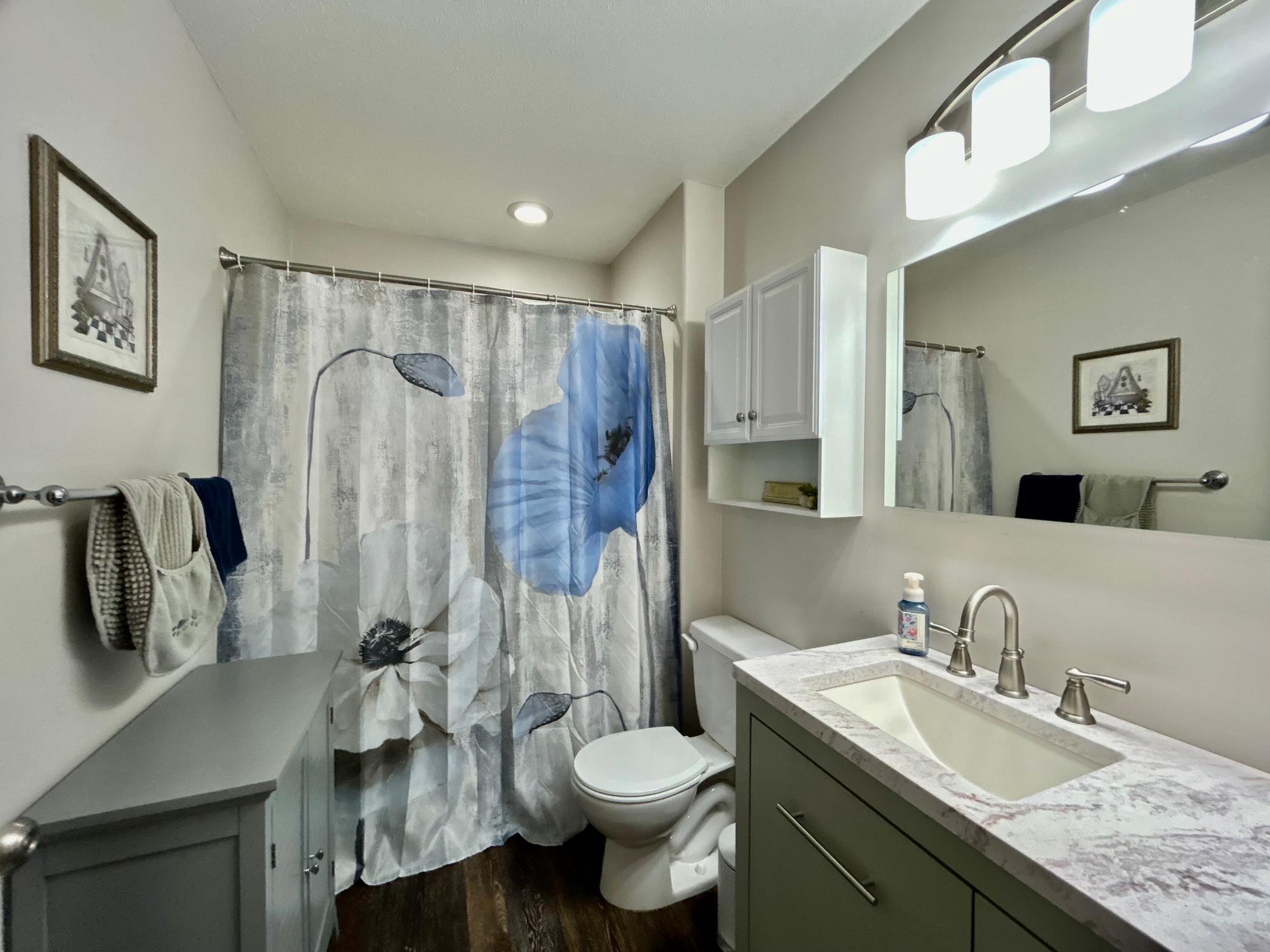 2006 twin home for sale at 1113 Morningside Drive in Casselton, ND — 4 bed, 2 bath (photo 17 of 33)