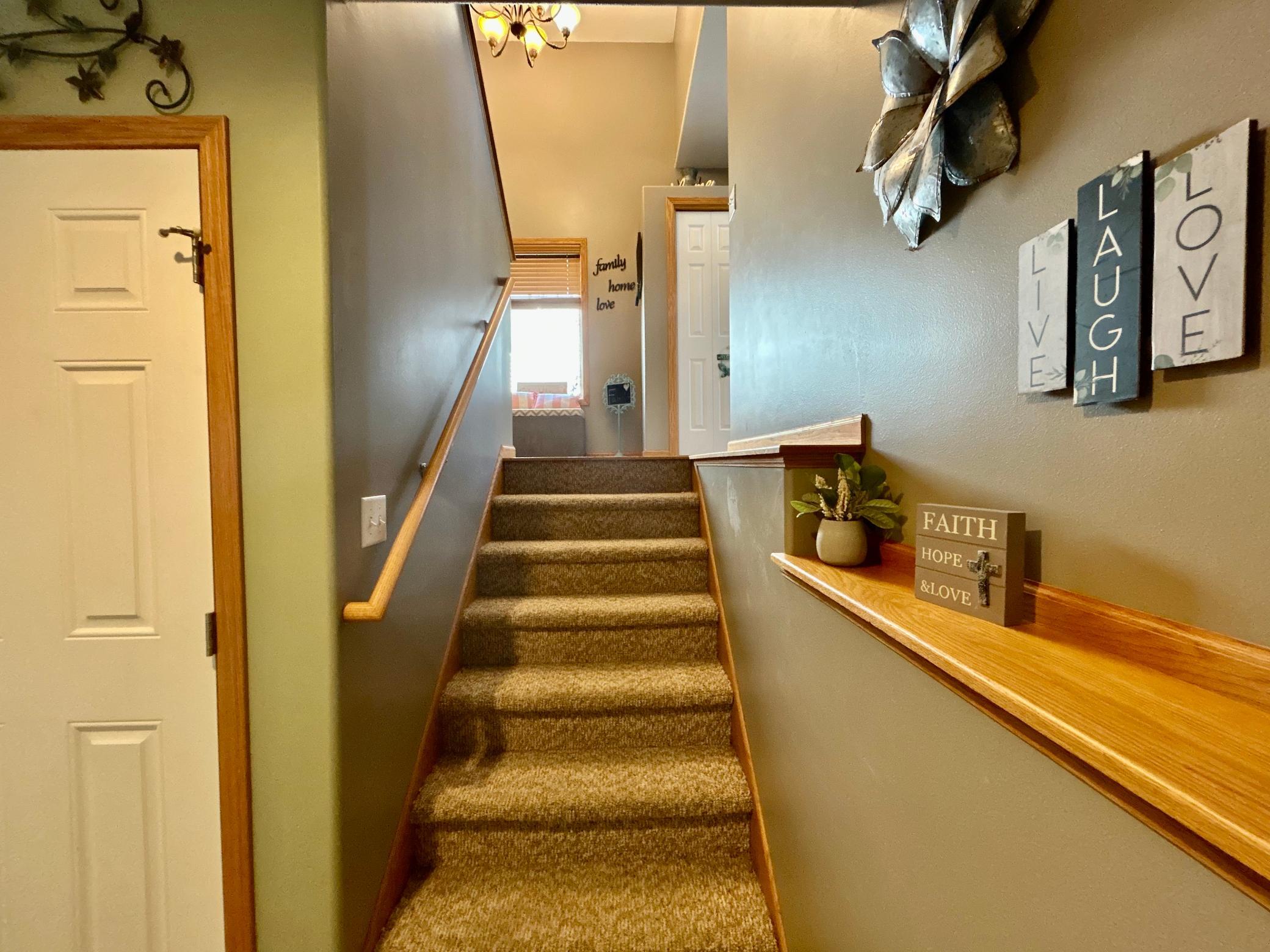 2006 twin home for sale at 1113 Morningside Drive in Casselton, ND — 4 bed, 2 bath (photo 18 of 33)