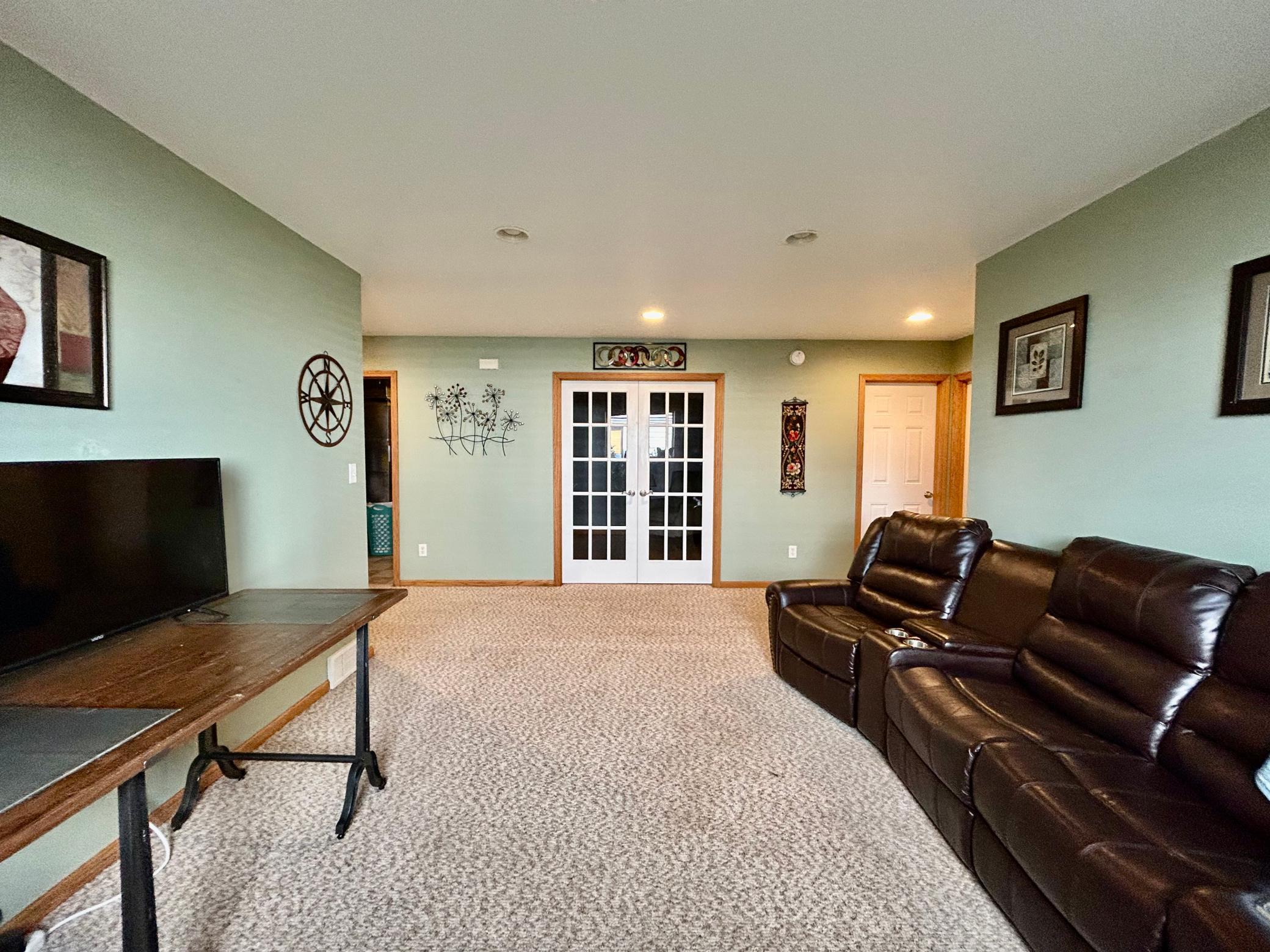 2006 twin home for sale at 1113 Morningside Drive in Casselton, ND — 4 bed, 2 bath (photo 19 of 33)