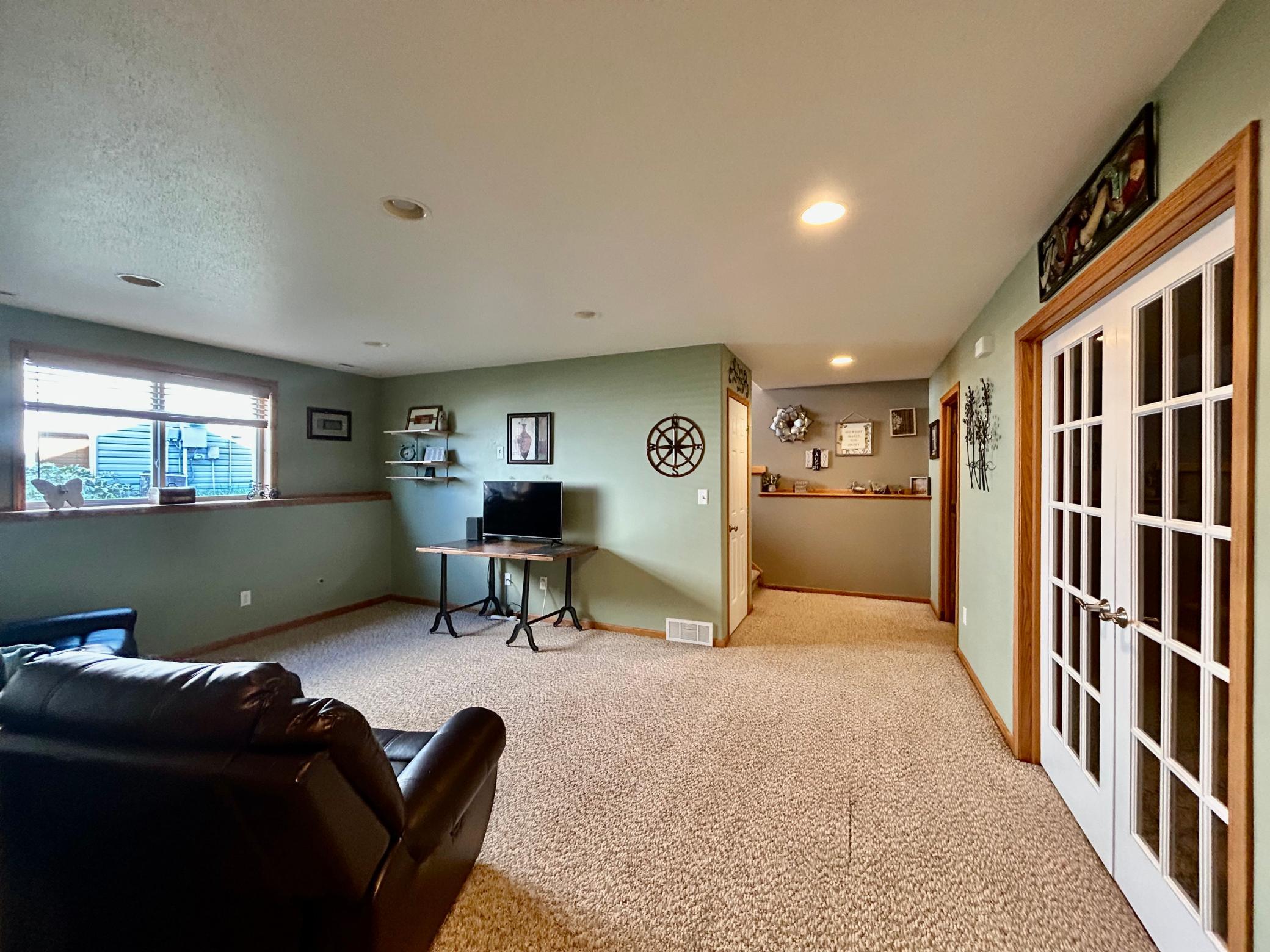 2006 twin home for sale at 1113 Morningside Drive in Casselton, ND — 4 bed, 2 bath (photo 21 of 33)