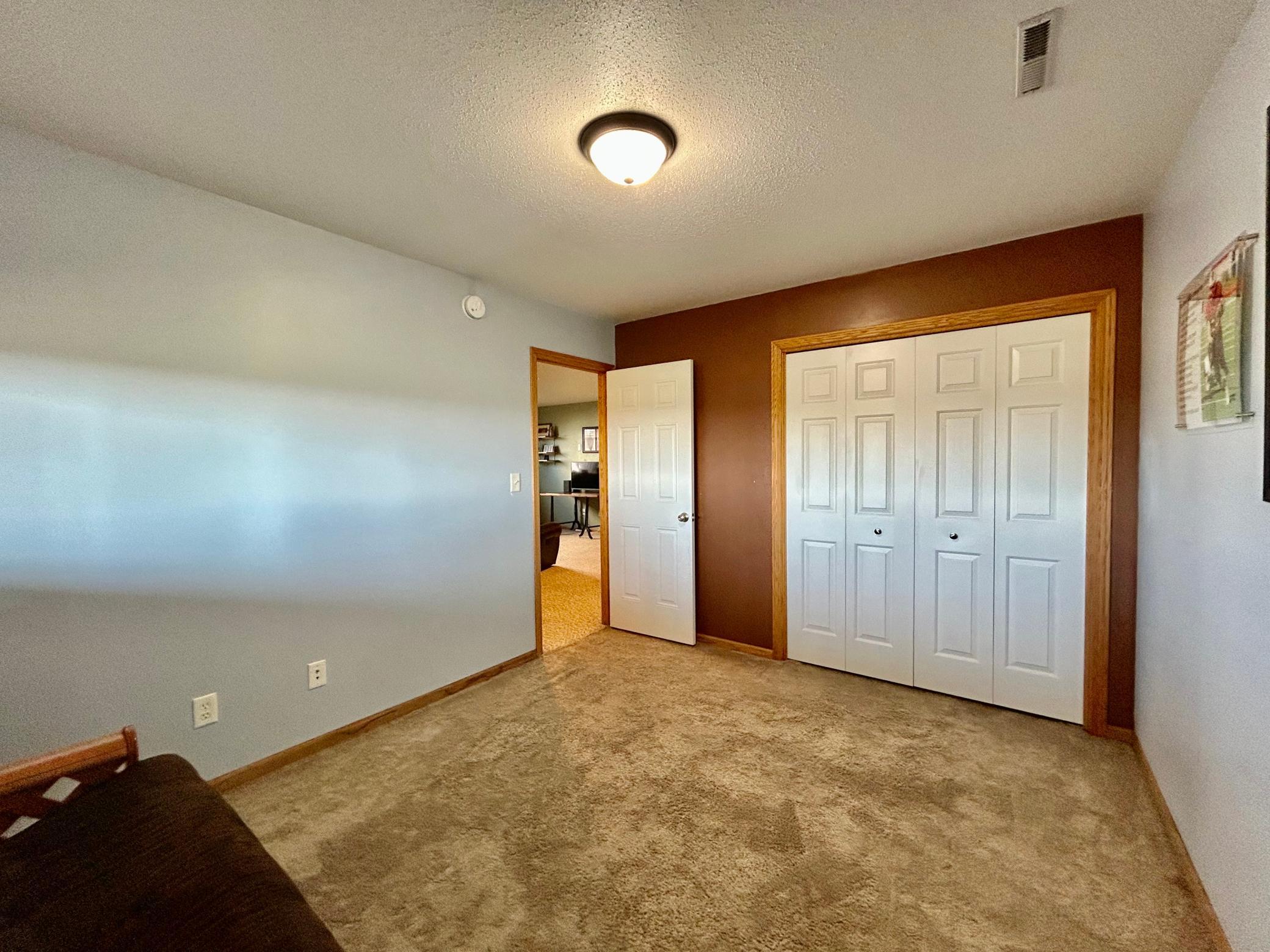 2006 twin home for sale at 1113 Morningside Drive in Casselton, ND — 4 bed, 2 bath (photo 25 of 33)