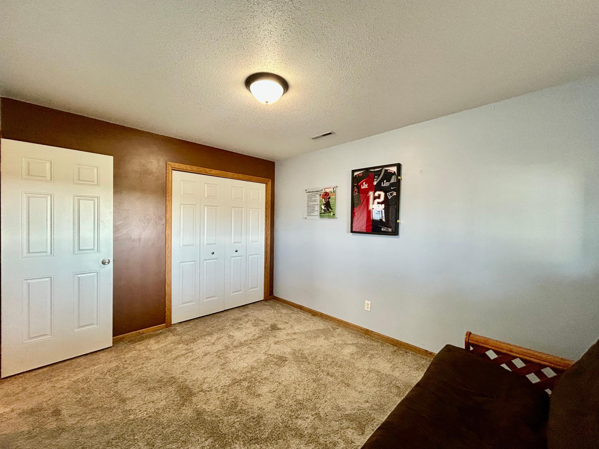 2006 twin home for sale at 1113 Morningside Drive in Casselton, ND — 4 bed, 2 bath (photo 26 of 33)