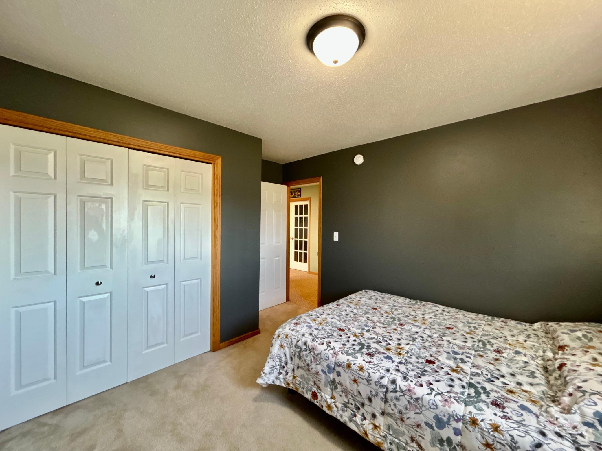 2006 twin home for sale at 1113 Morningside Drive in Casselton, ND — 4 bed, 2 bath (photo 28 of 33)