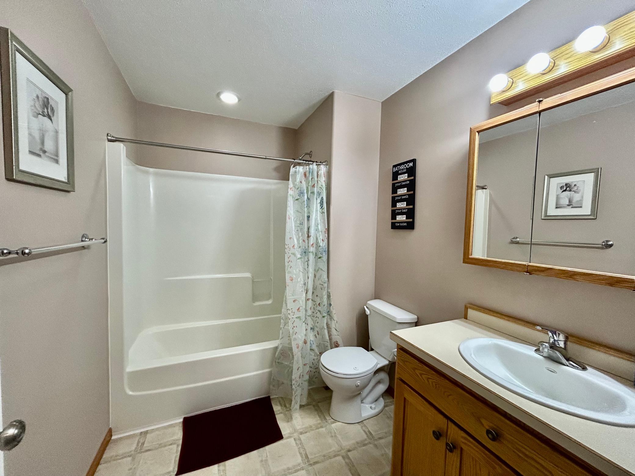 2006 twin home for sale at 1113 Morningside Drive in Casselton, ND — 4 bed, 2 bath (photo 30 of 33)