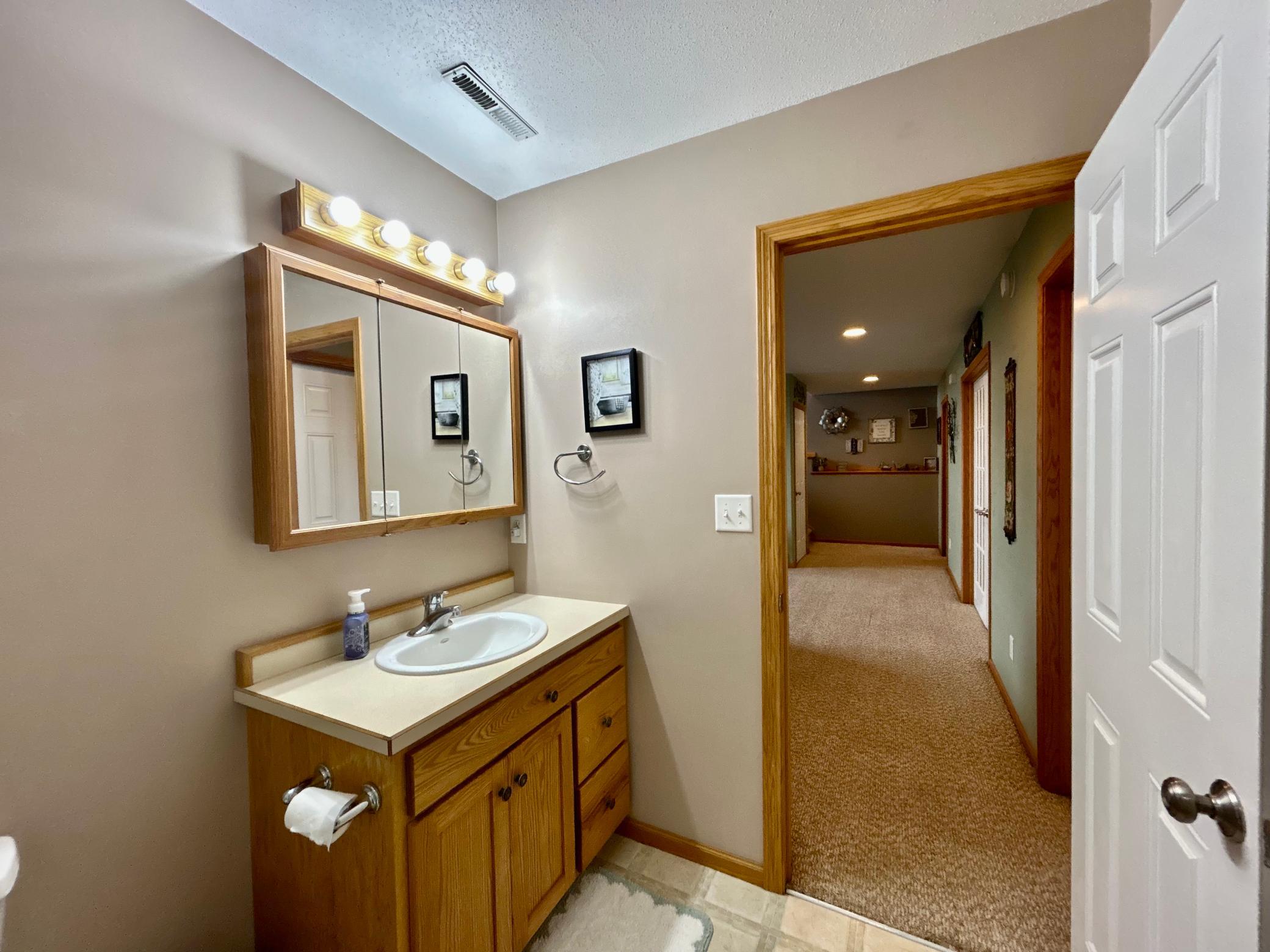 2006 twin home for sale at 1113 Morningside Drive in Casselton, ND — 4 bed, 2 bath (photo 31 of 33)