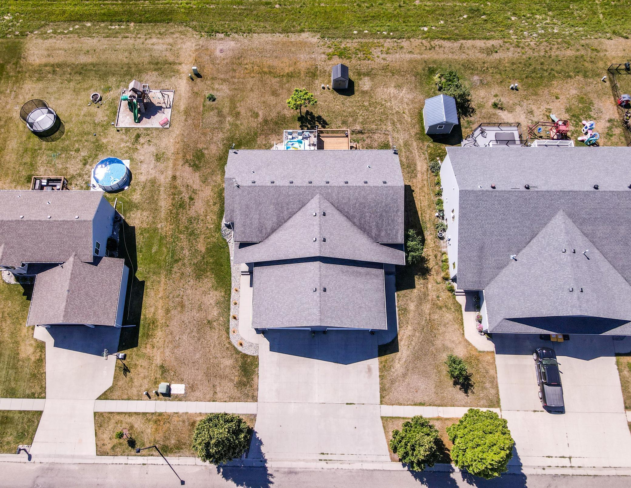 2006 twin home for sale at 1113 Morningside Drive in Casselton, ND — 4 bed, 2 bath (photo 5 of 33)