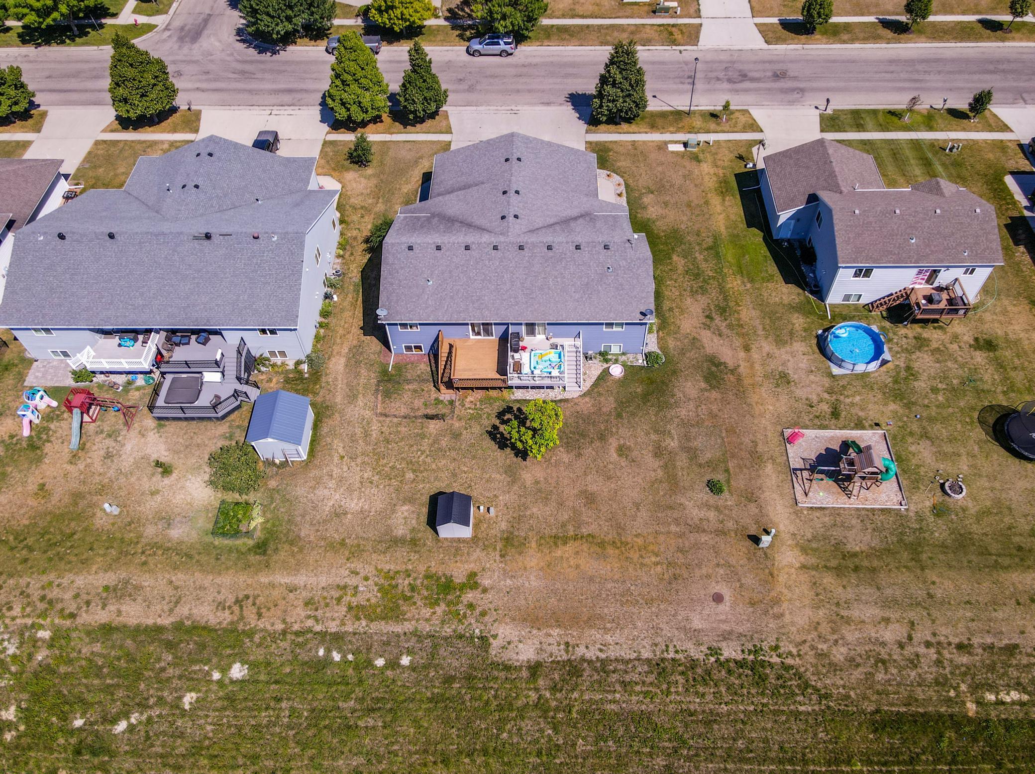 2006 twin home for sale at 1113 Morningside Drive in Casselton, ND — 4 bed, 2 bath (photo 6 of 33)