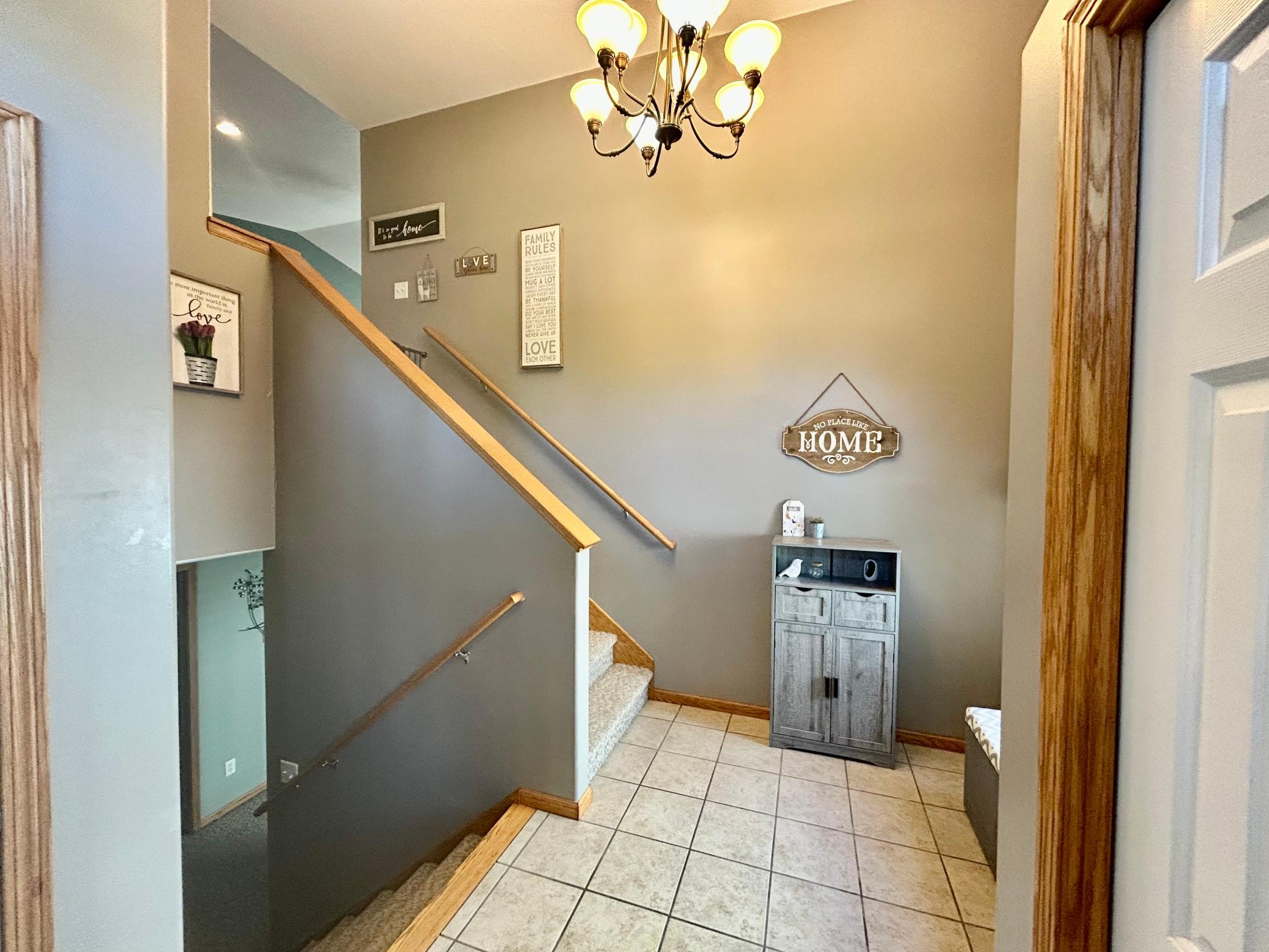 2006 twin home for sale at 1113 Morningside Drive in Casselton, ND — 4 bed, 2 bath (photo 7 of 33)