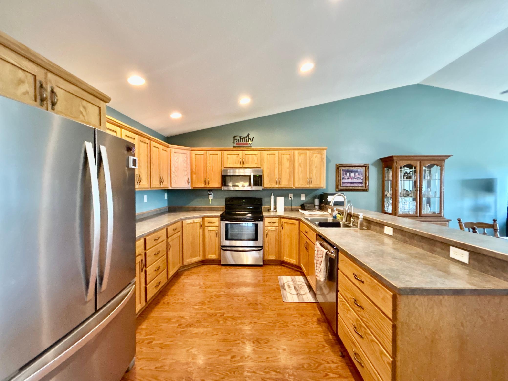 2006 twin home for sale at 1113 Morningside Drive in Casselton, ND — 4 bed, 2 bath (photo 8 of 33)