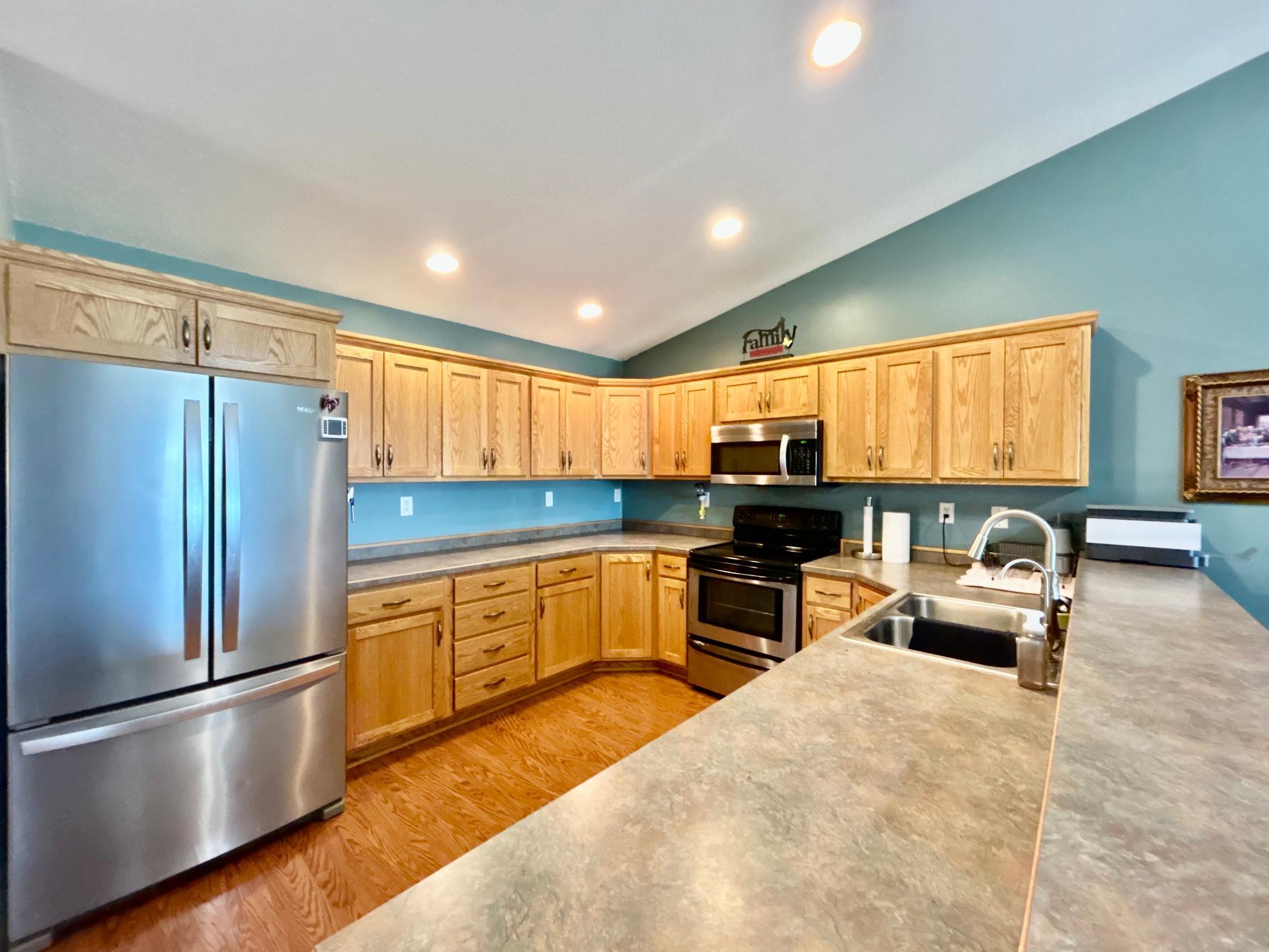 2006 twin home for sale at 1113 Morningside Drive in Casselton, ND — 4 bed, 2 bath (photo 9 of 33)