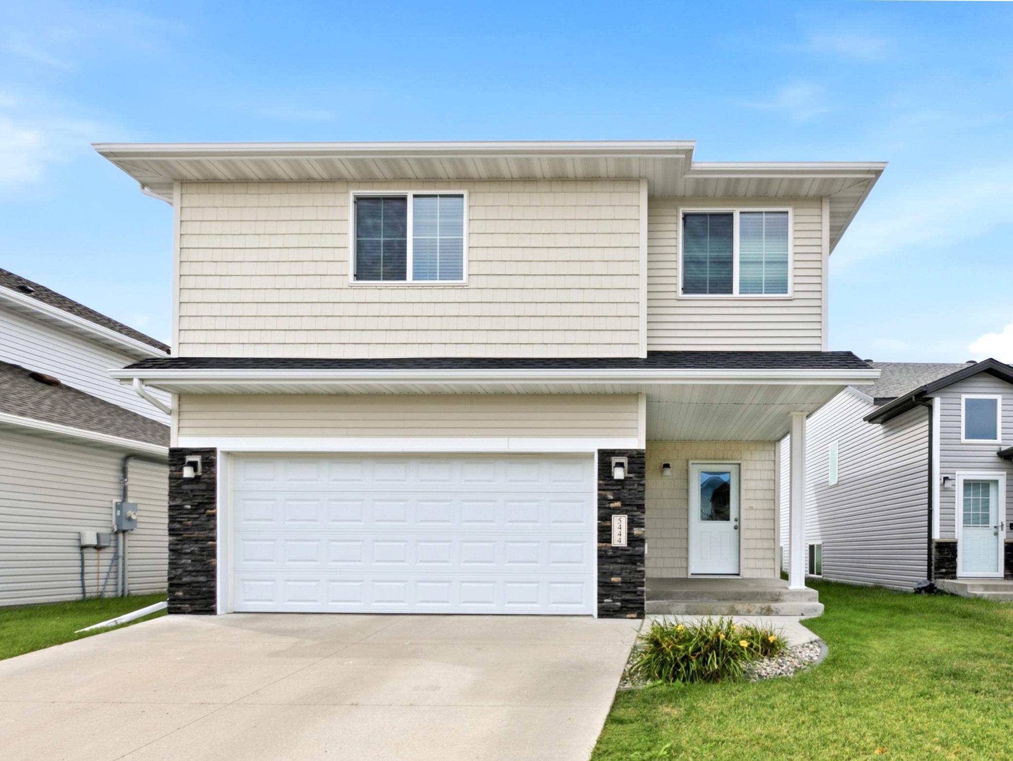 2015 single family home for sale at 5444 Justice Drive S in Fargo, ND — 3 bed, 3 bath (photo 1 of 36)