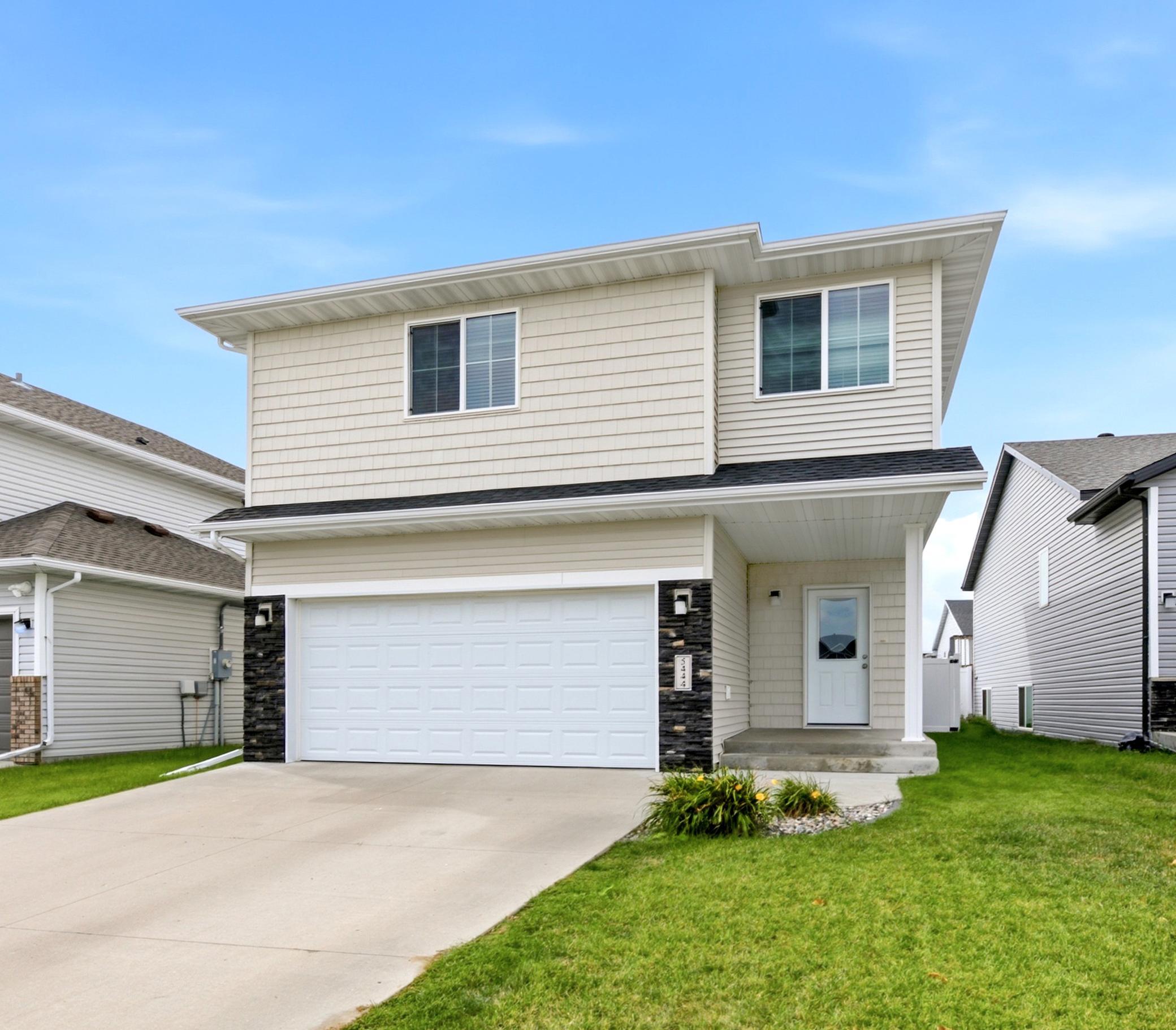 2015 single family home for sale at 5444 Justice Drive S in Fargo, ND — 3 bed, 3 bath (photo 2 of 36)