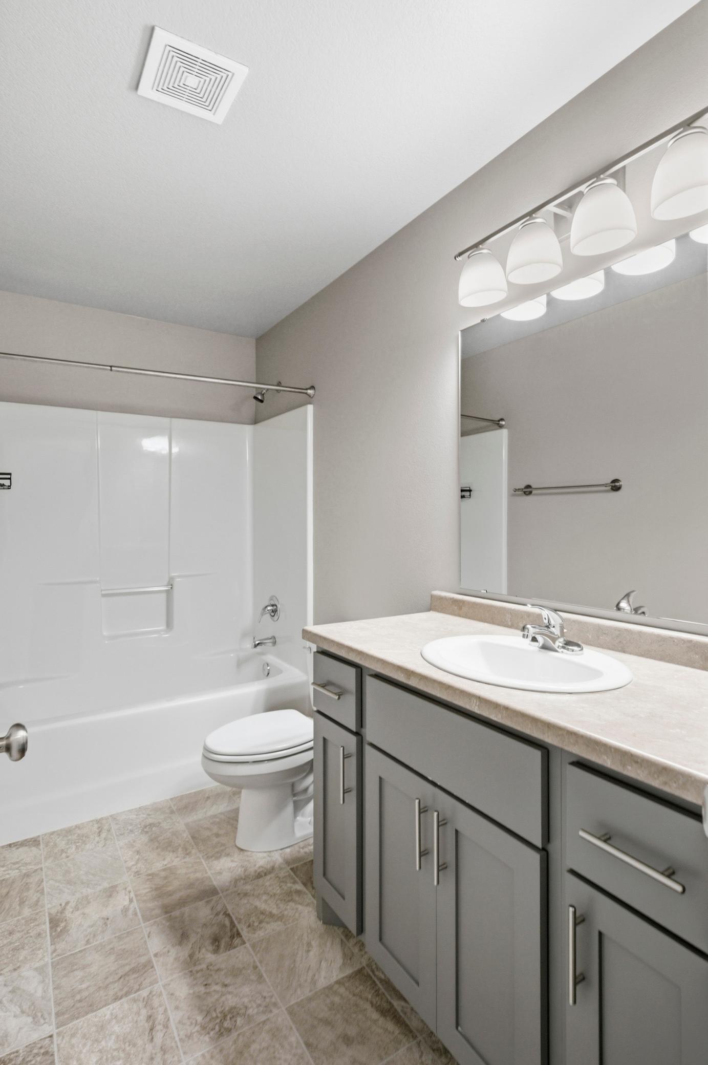 2015 single family home for sale at 5444 Justice Drive S in Fargo, ND — 3 bed, 3 bath (photo 19 of 36)
