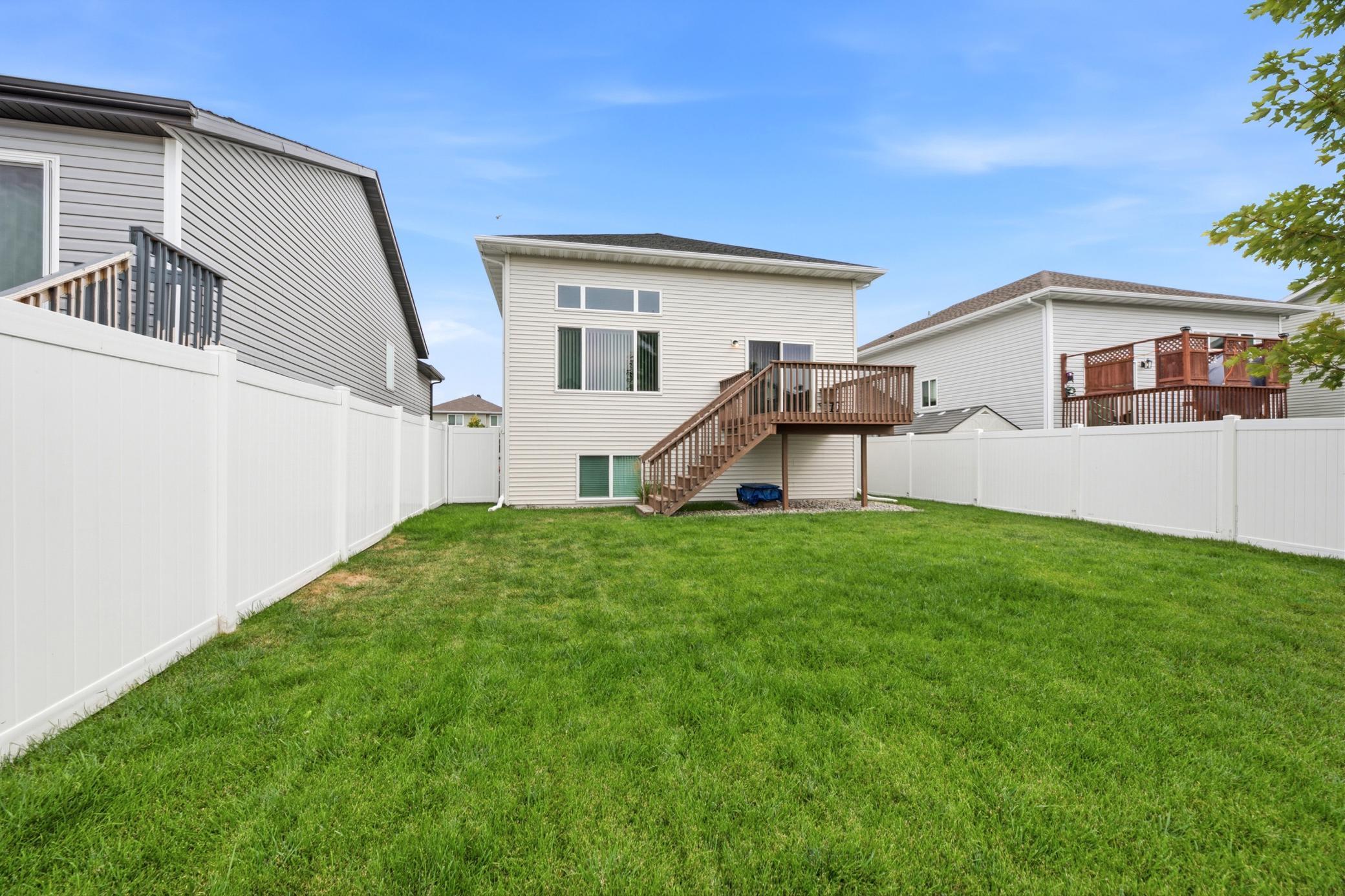 2015 single family home for sale at 5444 Justice Drive S in Fargo, ND — 3 bed, 3 bath (photo 3 of 36)