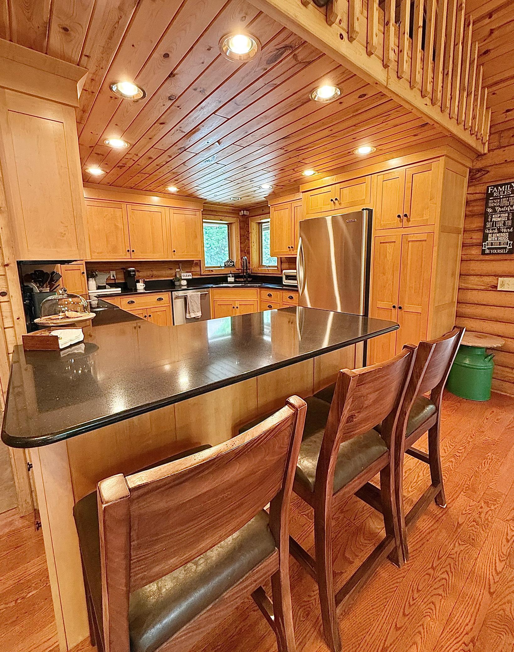 1995 single family home for sale at 130 Eastwood Drive in Thief River Falls, MN — 3 bed, 3 bath (photo 11 of 120)