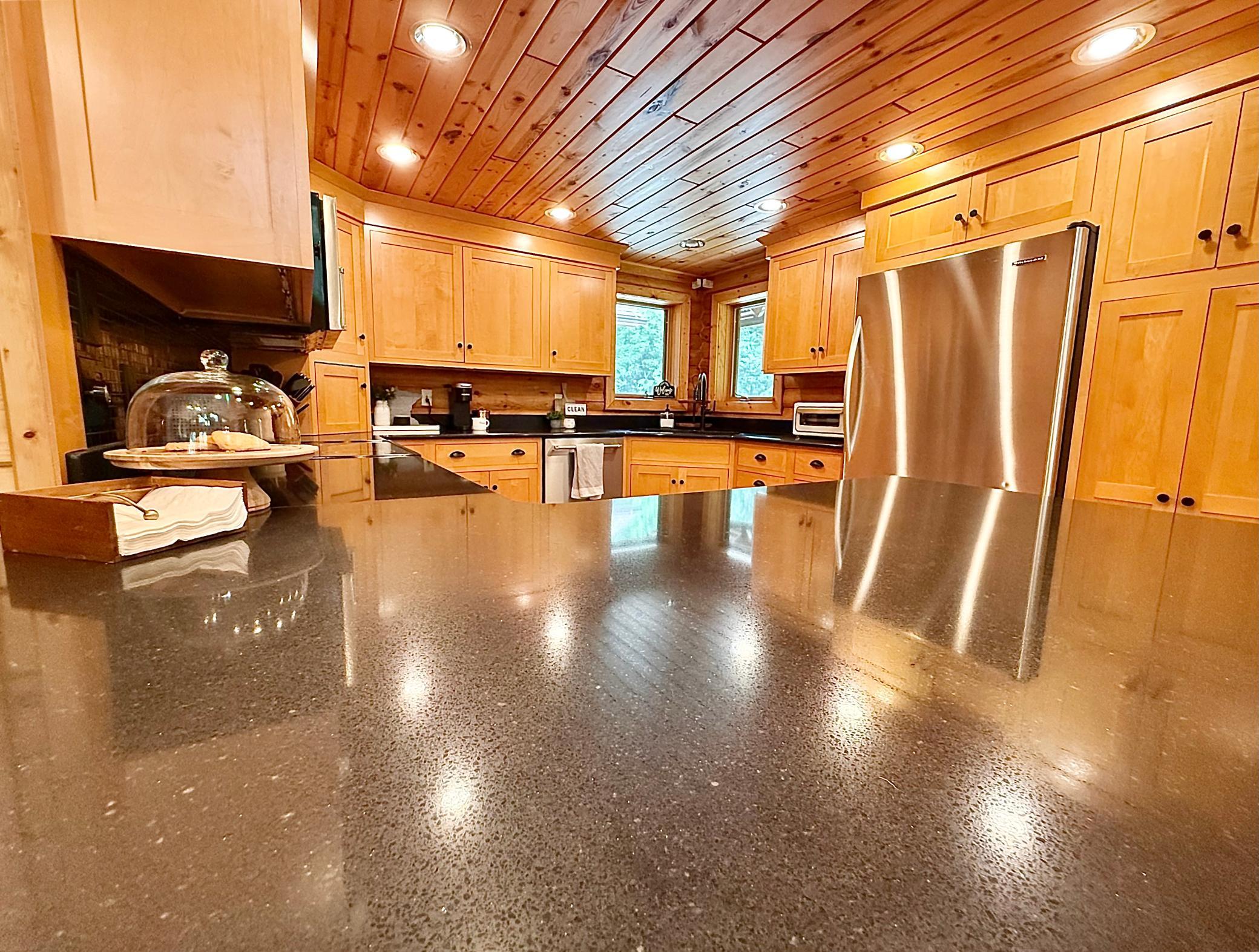 1995 single family home for sale at 130 Eastwood Drive in Thief River Falls, MN — 3 bed, 3 bath (photo 12 of 120)