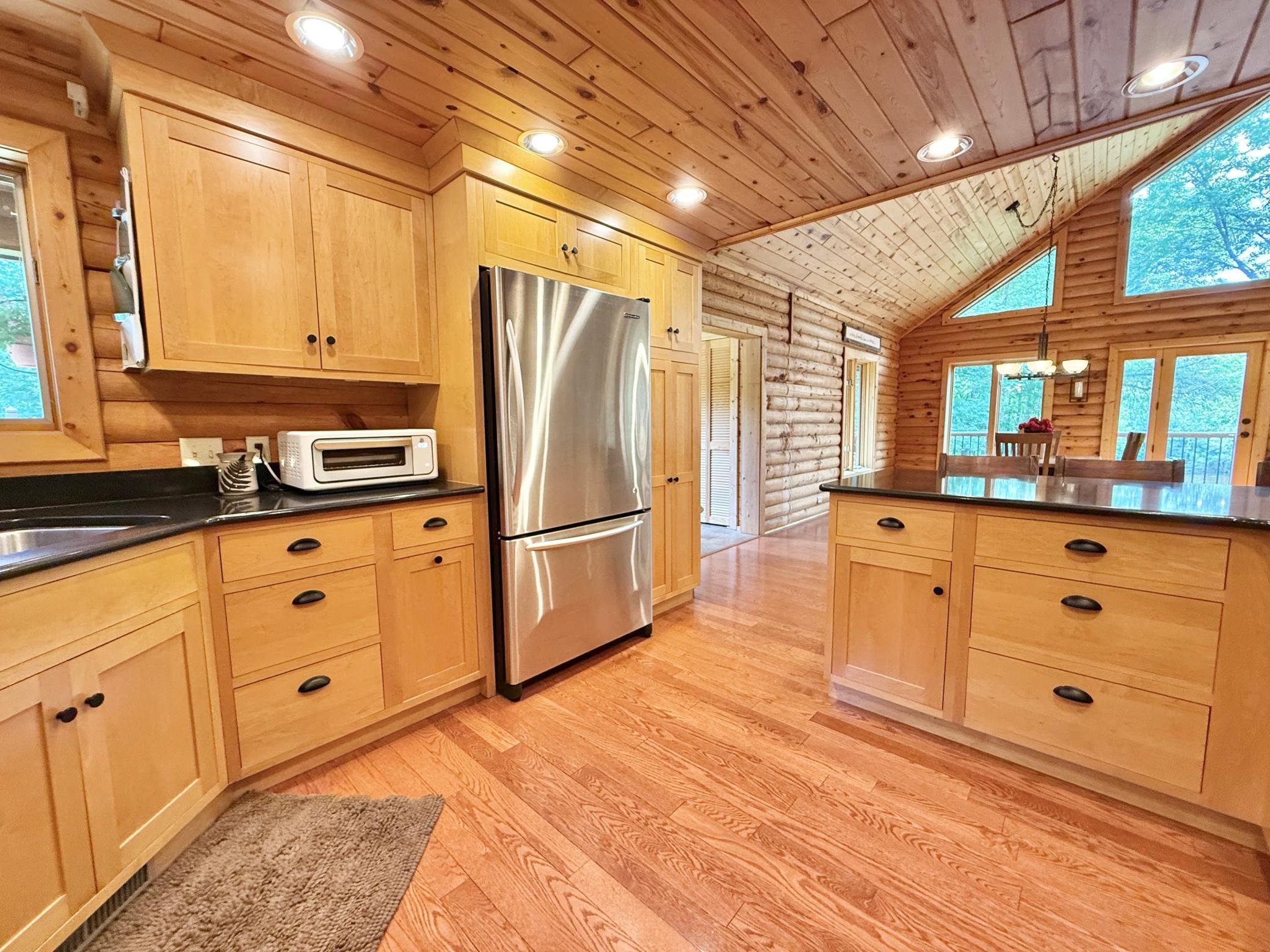 1995 single family home for sale at 130 Eastwood Drive in Thief River Falls, MN — 3 bed, 3 bath (photo 14 of 120)