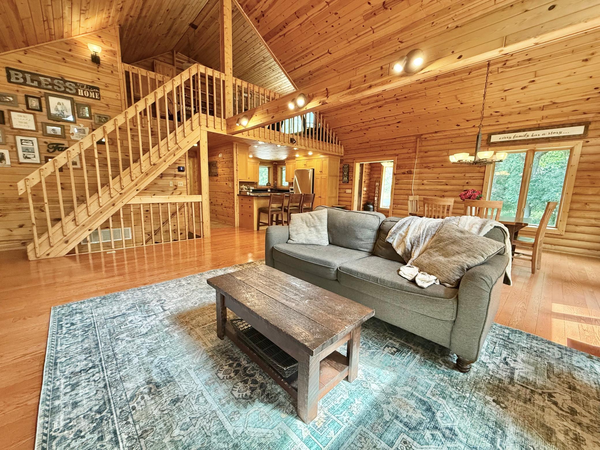1995 single family home for sale at 130 Eastwood Drive in Thief River Falls, MN — 3 bed, 3 bath (photo 17 of 120)