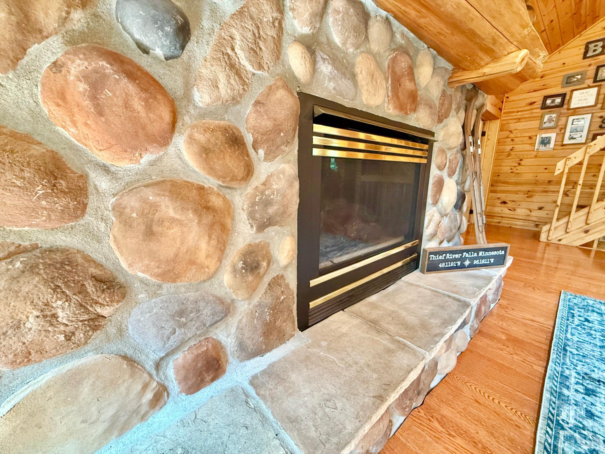 1995 single family home for sale at 130 Eastwood Drive in Thief River Falls, MN — 3 bed, 3 bath (photo 19 of 120)