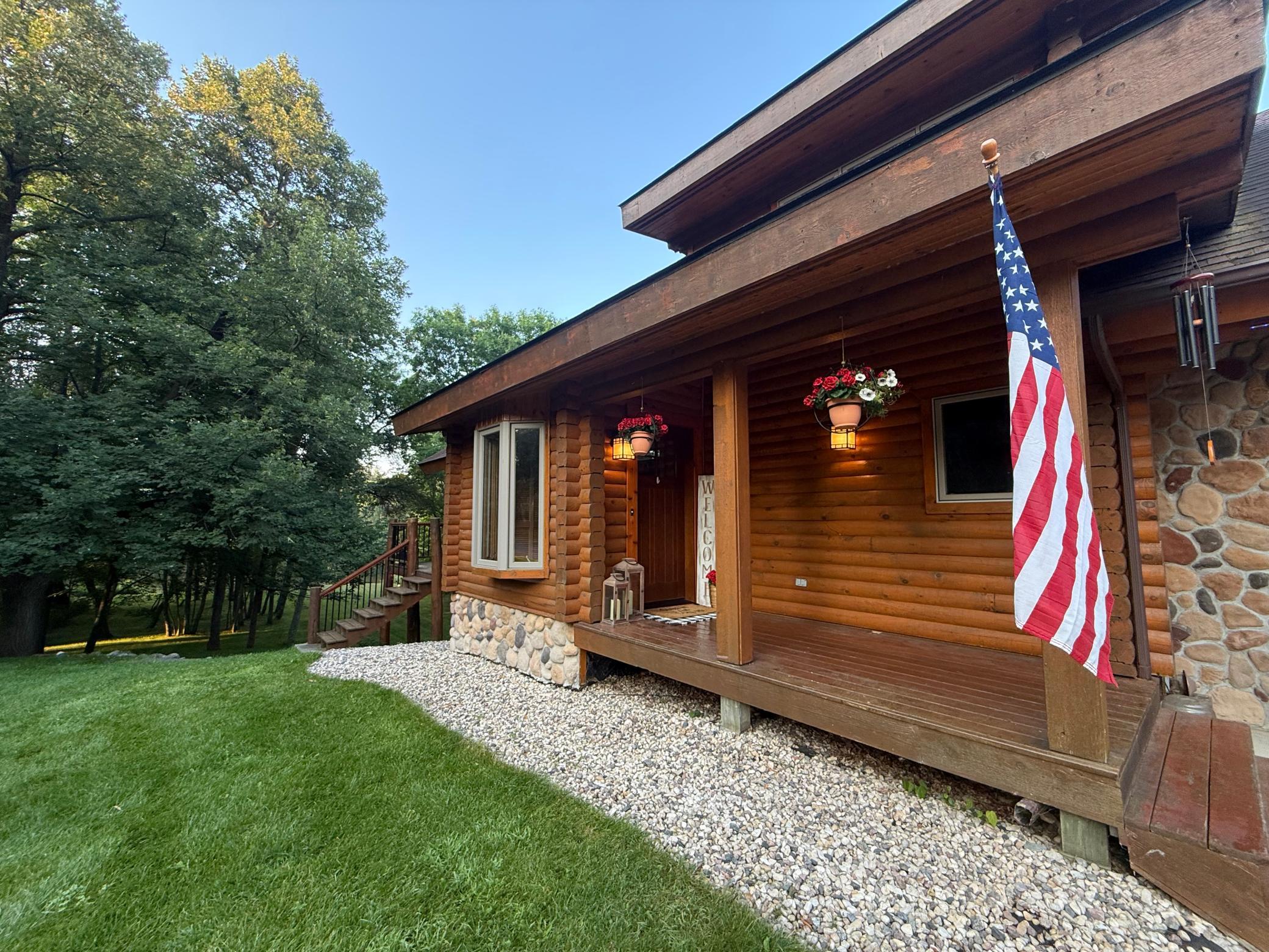 1995 single family home for sale at 130 Eastwood Drive in Thief River Falls, MN — 3 bed, 3 bath (photo 3 of 120)