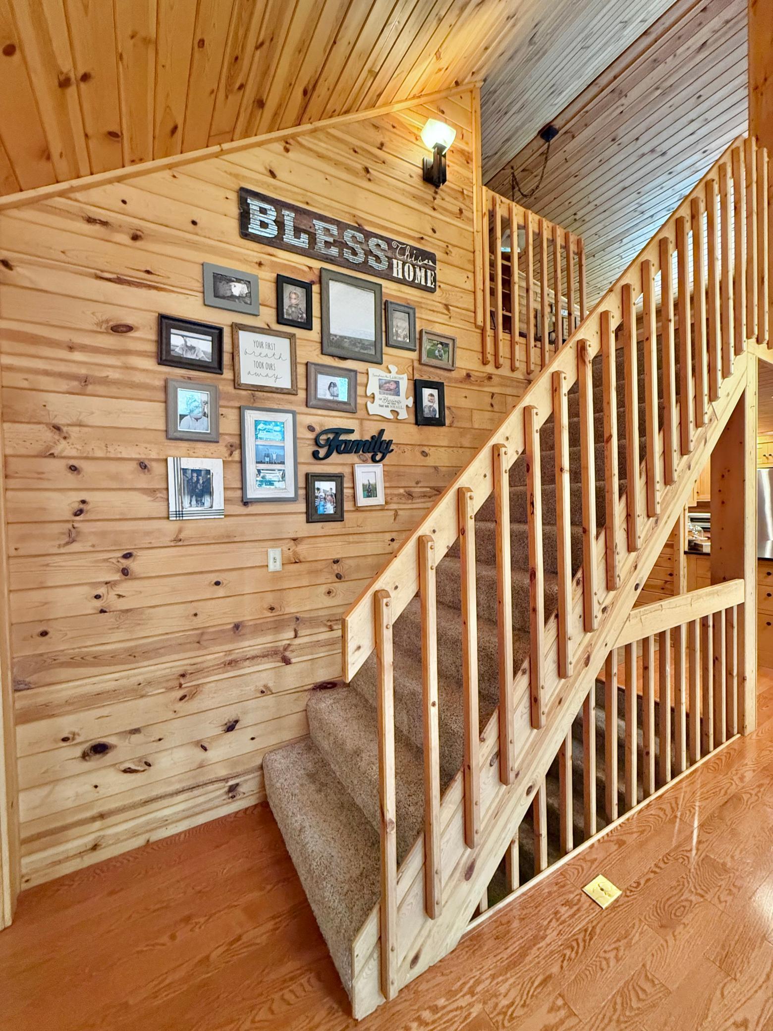 1995 single family home for sale at 130 Eastwood Drive in Thief River Falls, MN — 3 bed, 3 bath (photo 24 of 120)