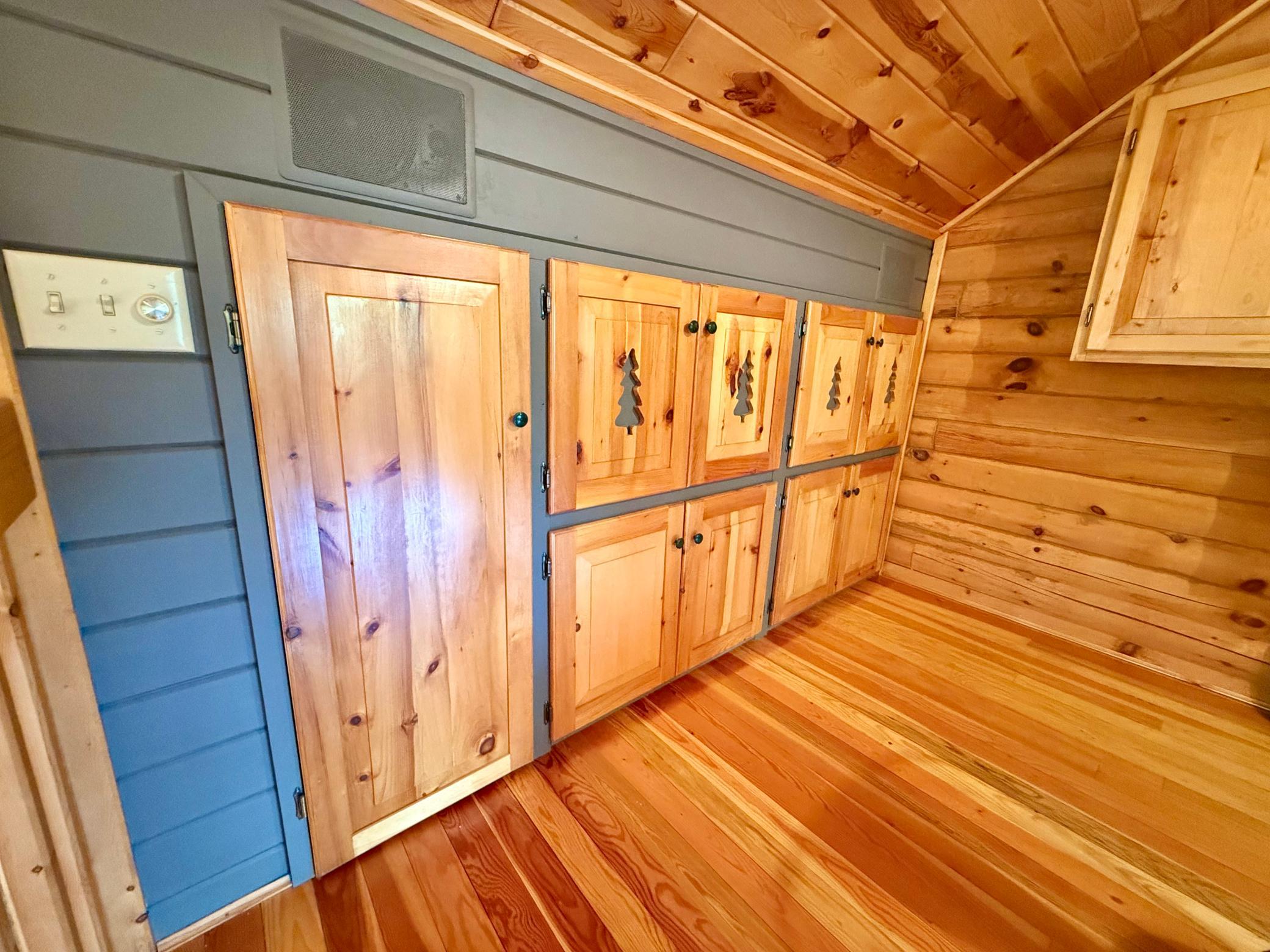1995 single family home for sale at 130 Eastwood Drive in Thief River Falls, MN — 3 bed, 3 bath (photo 28 of 120)