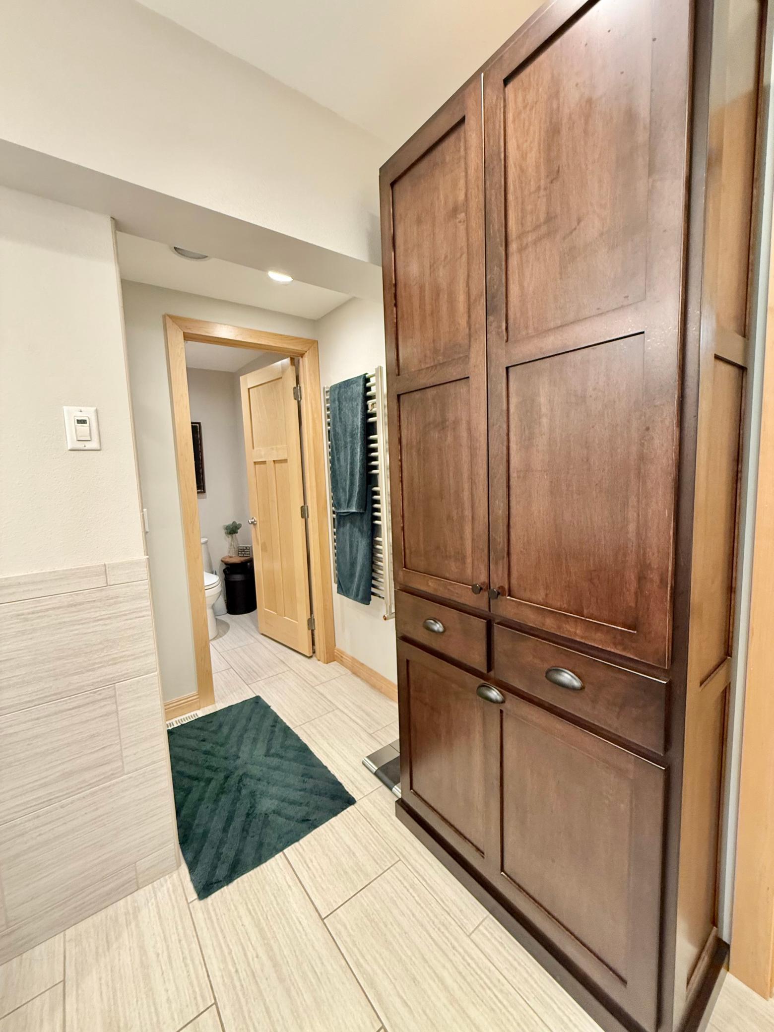 1995 single family home for sale at 130 Eastwood Drive in Thief River Falls, MN — 3 bed, 3 bath (photo 38 of 120)