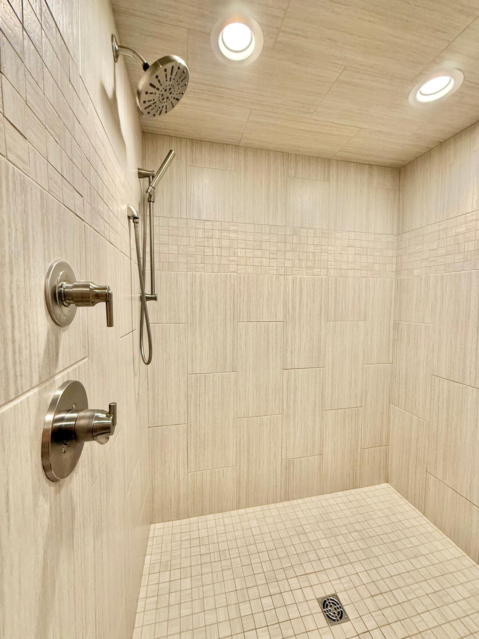 1995 single family home for sale at 130 Eastwood Drive in Thief River Falls, MN — 3 bed, 3 bath (photo 39 of 120)