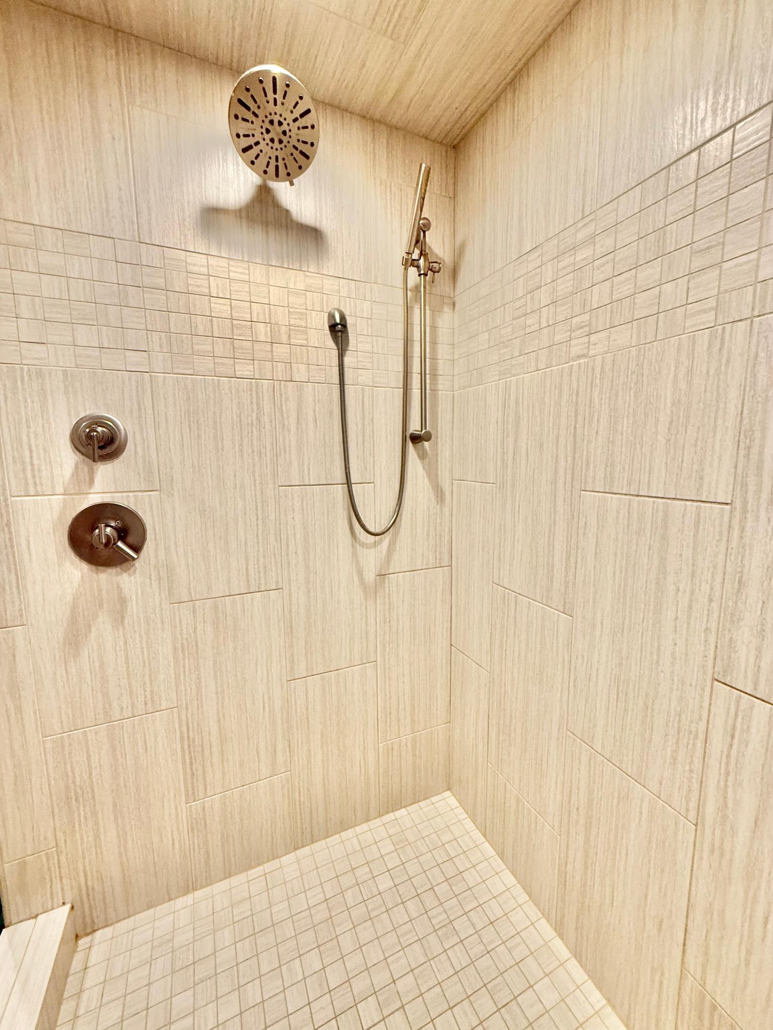 1995 single family home for sale at 130 Eastwood Drive in Thief River Falls, MN — 3 bed, 3 bath (photo 40 of 120)