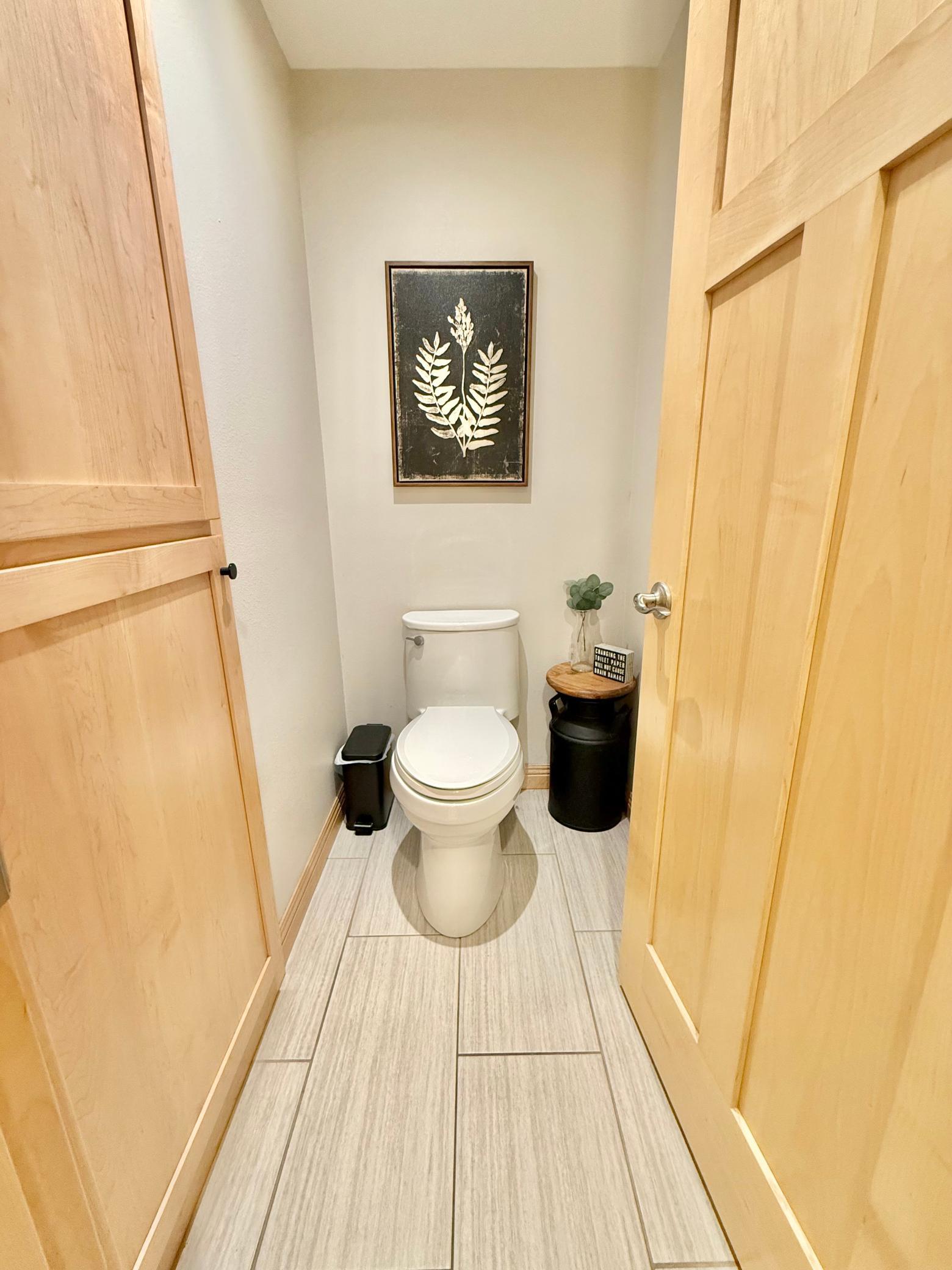 1995 single family home for sale at 130 Eastwood Drive in Thief River Falls, MN — 3 bed, 3 bath (photo 42 of 120)