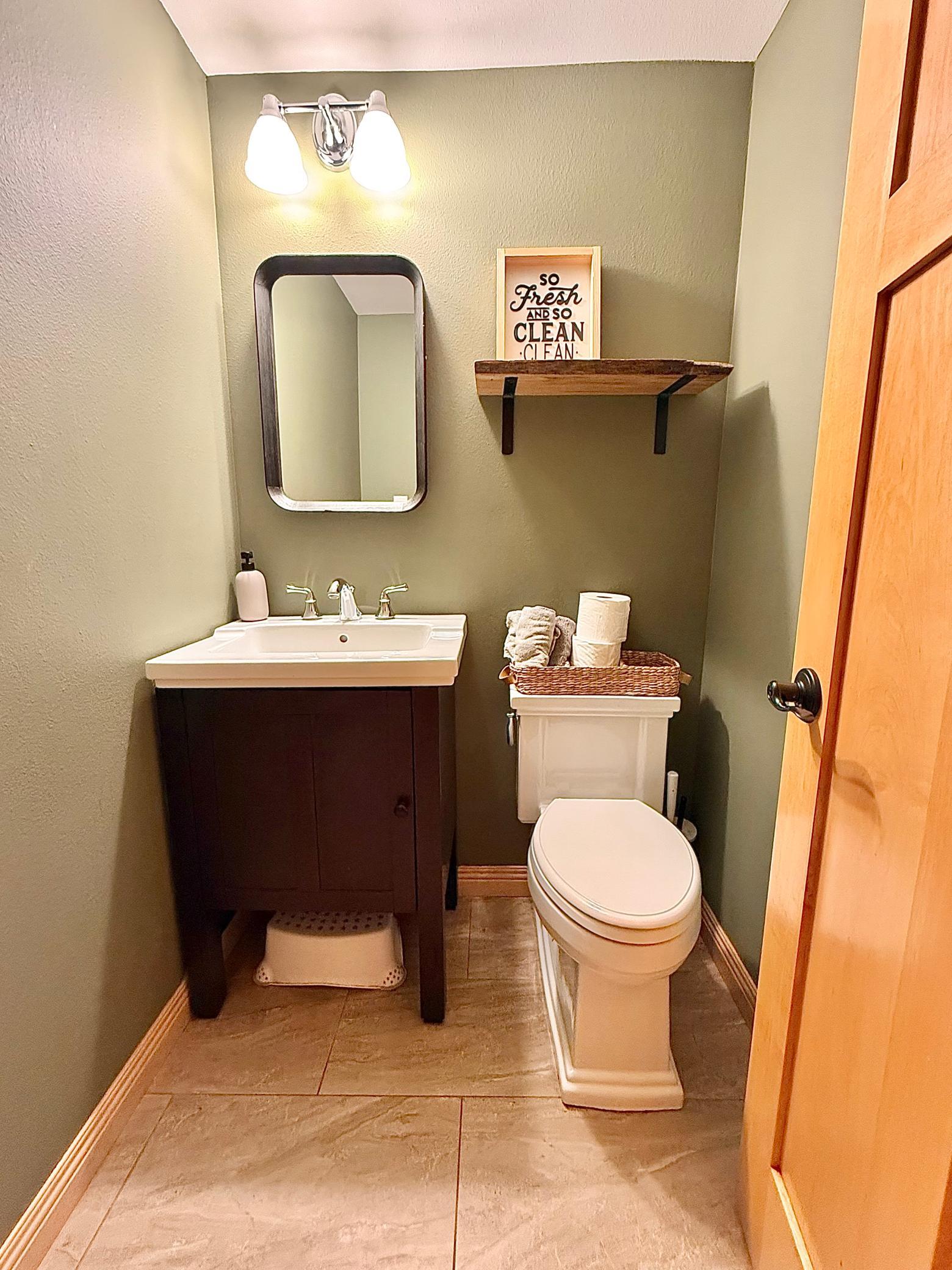 1995 single family home for sale at 130 Eastwood Drive in Thief River Falls, MN — 3 bed, 3 bath (photo 44 of 120)