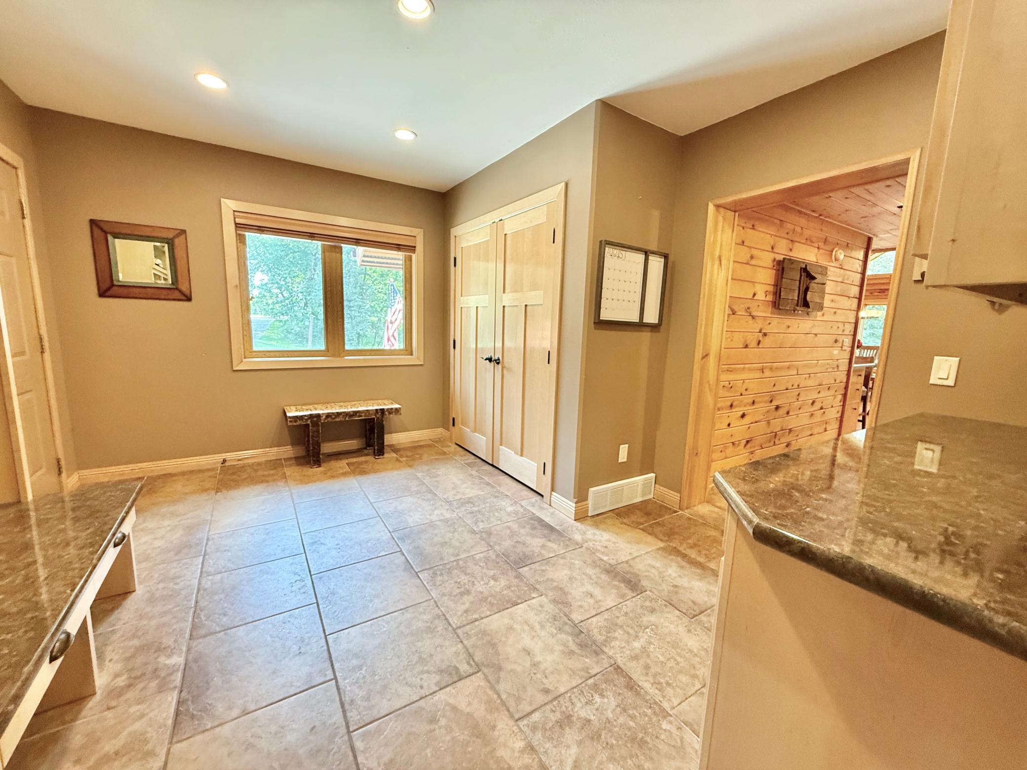 1995 single family home for sale at 130 Eastwood Drive in Thief River Falls, MN — 3 bed, 3 bath (photo 46 of 120)