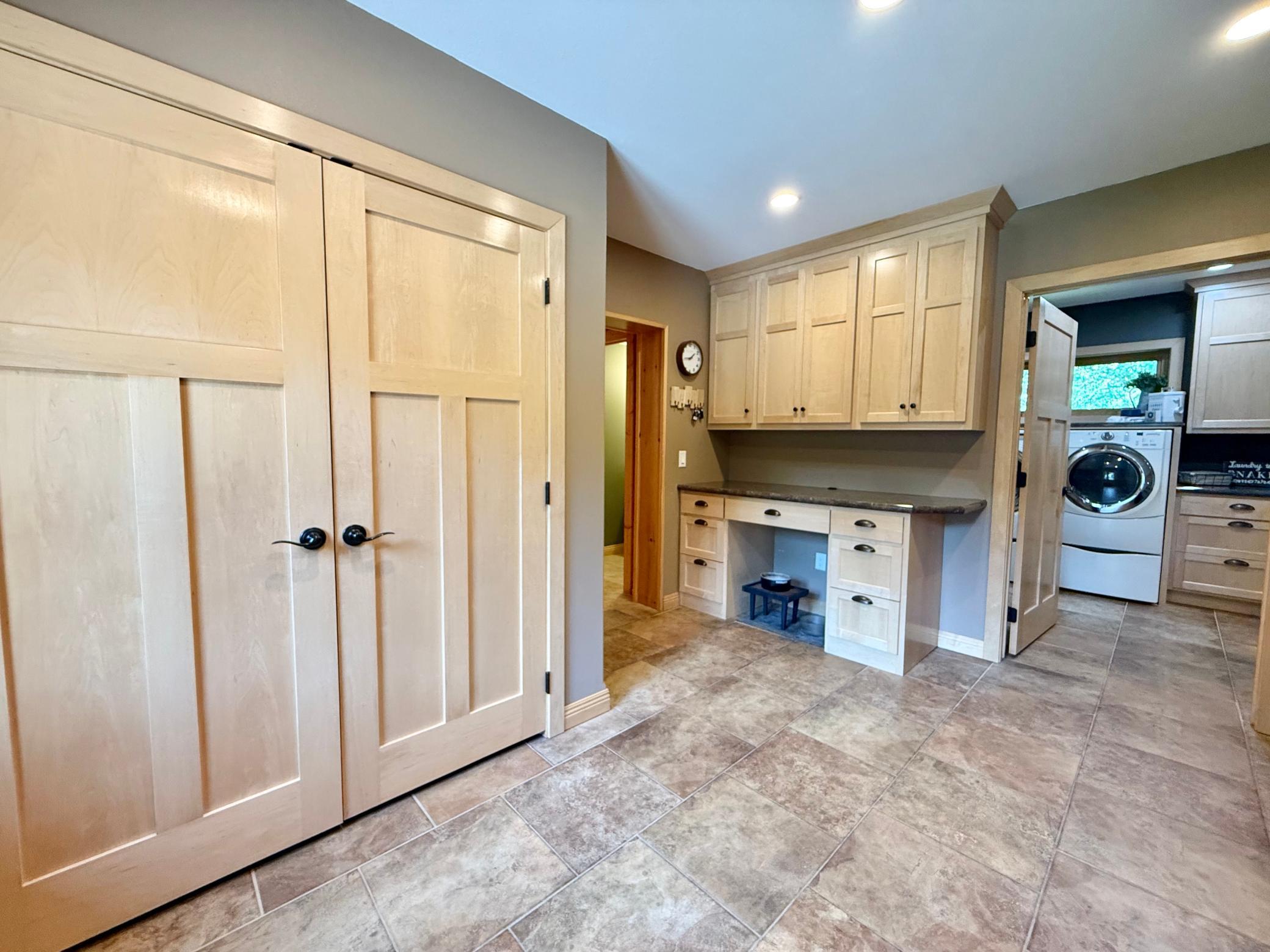 1995 single family home for sale at 130 Eastwood Drive in Thief River Falls, MN — 3 bed, 3 bath (photo 48 of 120)
