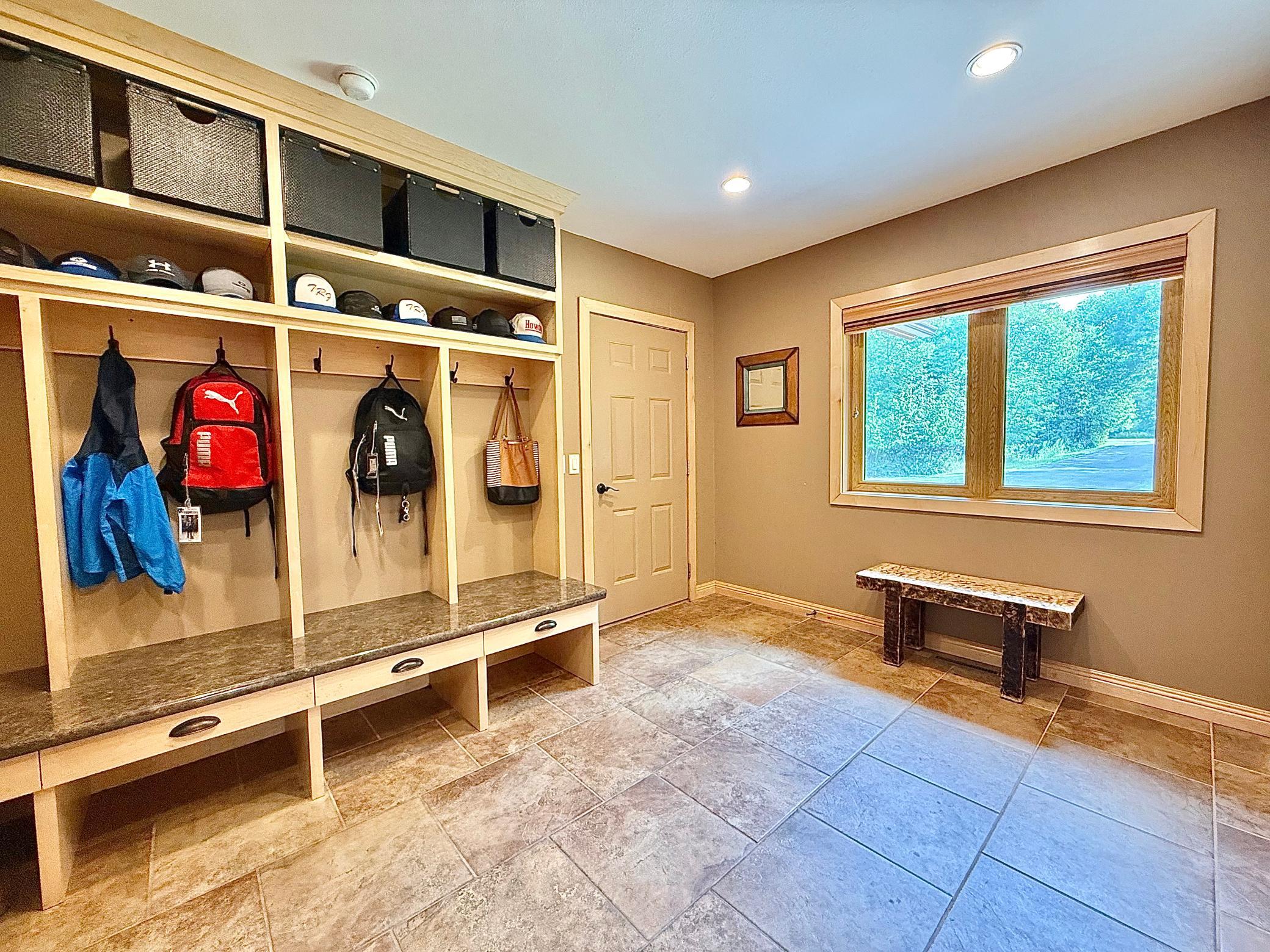 1995 single family home for sale at 130 Eastwood Drive in Thief River Falls, MN — 3 bed, 3 bath (photo 49 of 120)