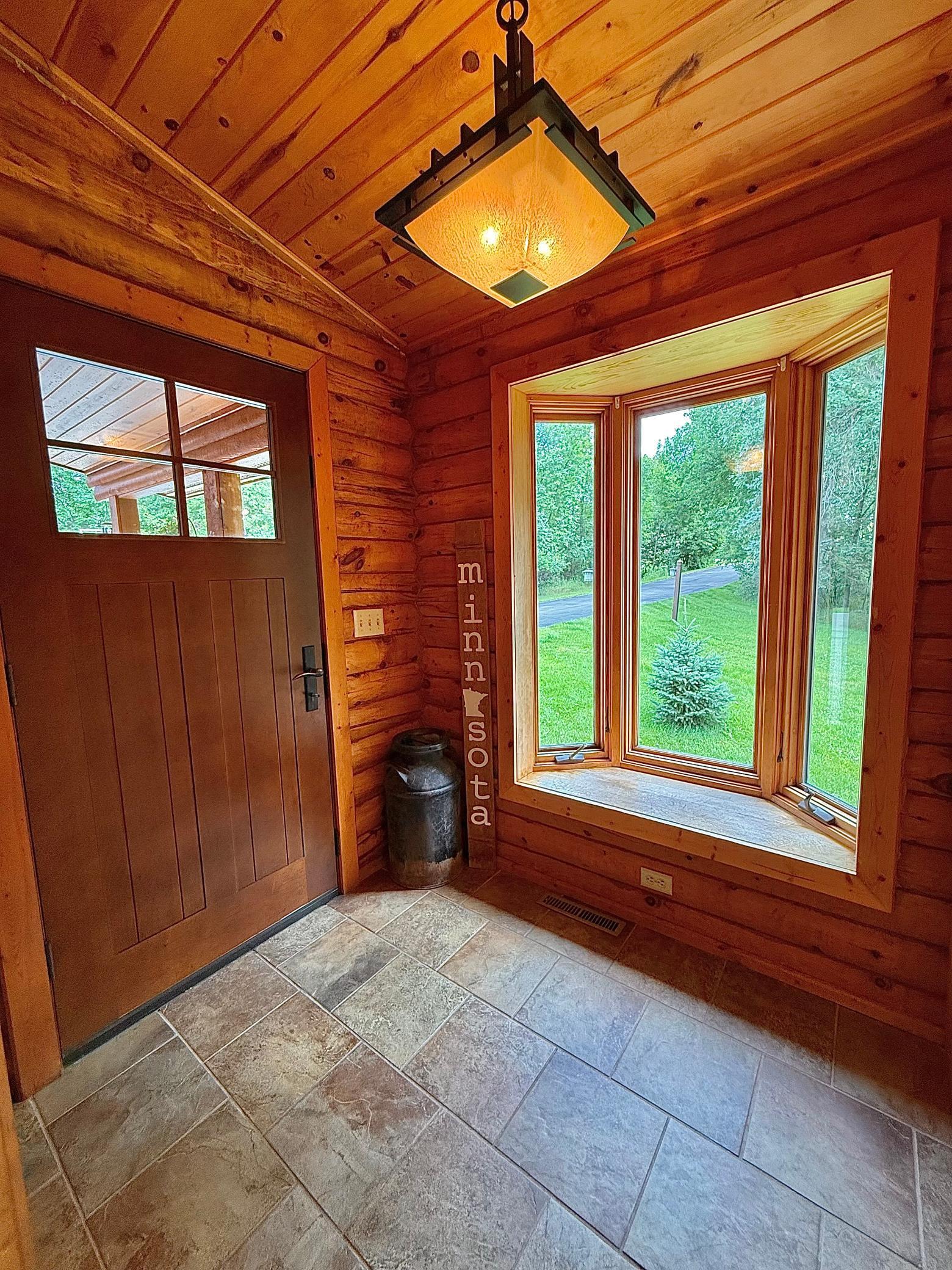 1995 single family home for sale at 130 Eastwood Drive in Thief River Falls, MN — 3 bed, 3 bath (photo 6 of 120)