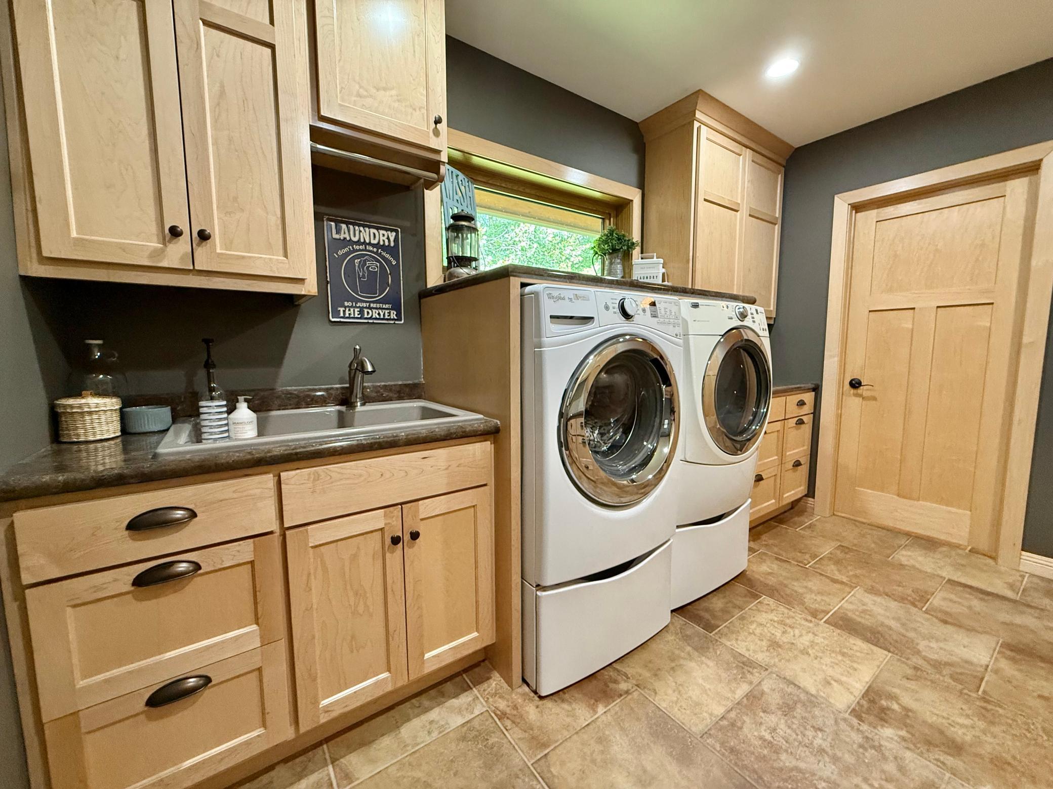 1995 single family home for sale at 130 Eastwood Drive in Thief River Falls, MN — 3 bed, 3 bath (photo 55 of 120)