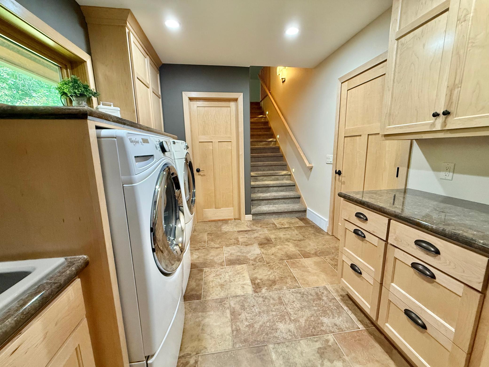 1995 single family home for sale at 130 Eastwood Drive in Thief River Falls, MN — 3 bed, 3 bath (photo 57 of 120)