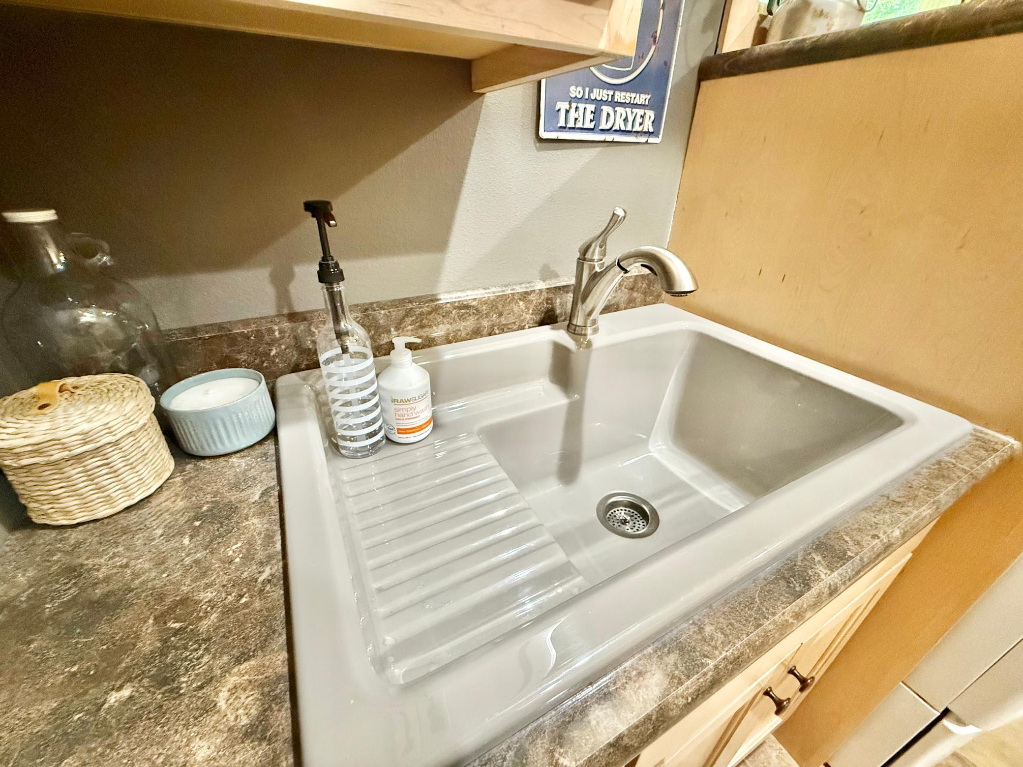 1995 single family home for sale at 130 Eastwood Drive in Thief River Falls, MN — 3 bed, 3 bath (photo 58 of 120)