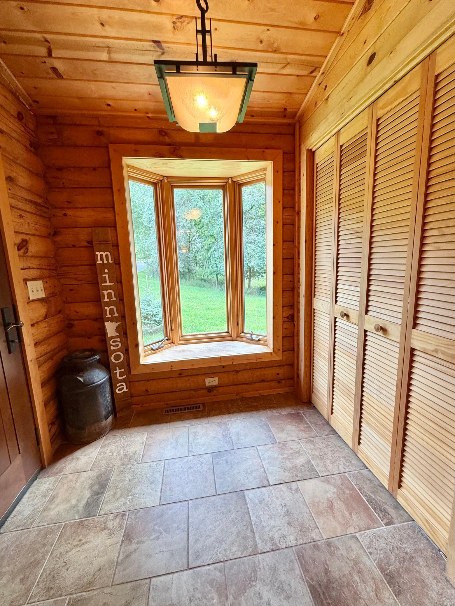 1995 single family home for sale at 130 Eastwood Drive in Thief River Falls, MN — 3 bed, 3 bath (photo 7 of 120)