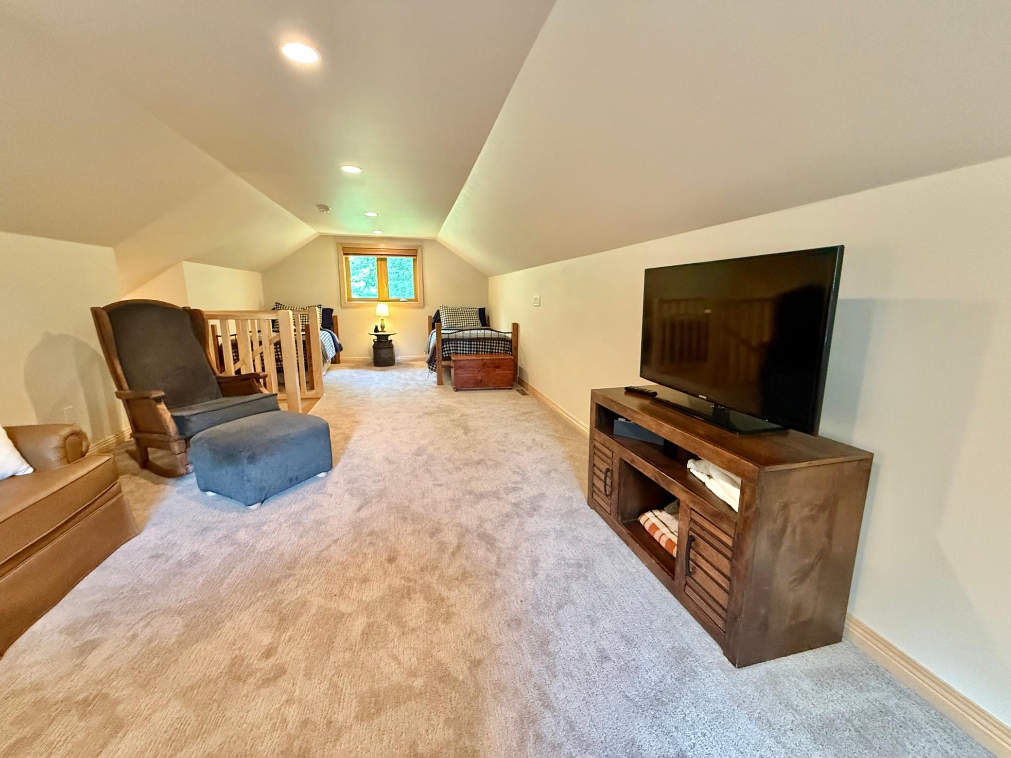 1995 single family home for sale at 130 Eastwood Drive in Thief River Falls, MN — 3 bed, 3 bath (photo 65 of 120)