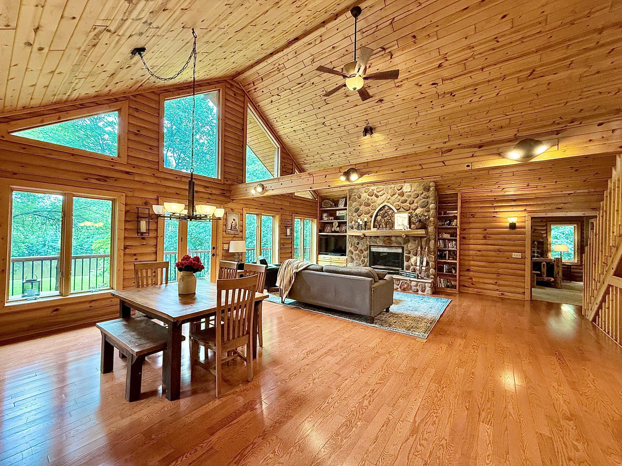 1995 single family home for sale at 130 Eastwood Drive in Thief River Falls, MN — 3 bed, 3 bath (photo 8 of 120)