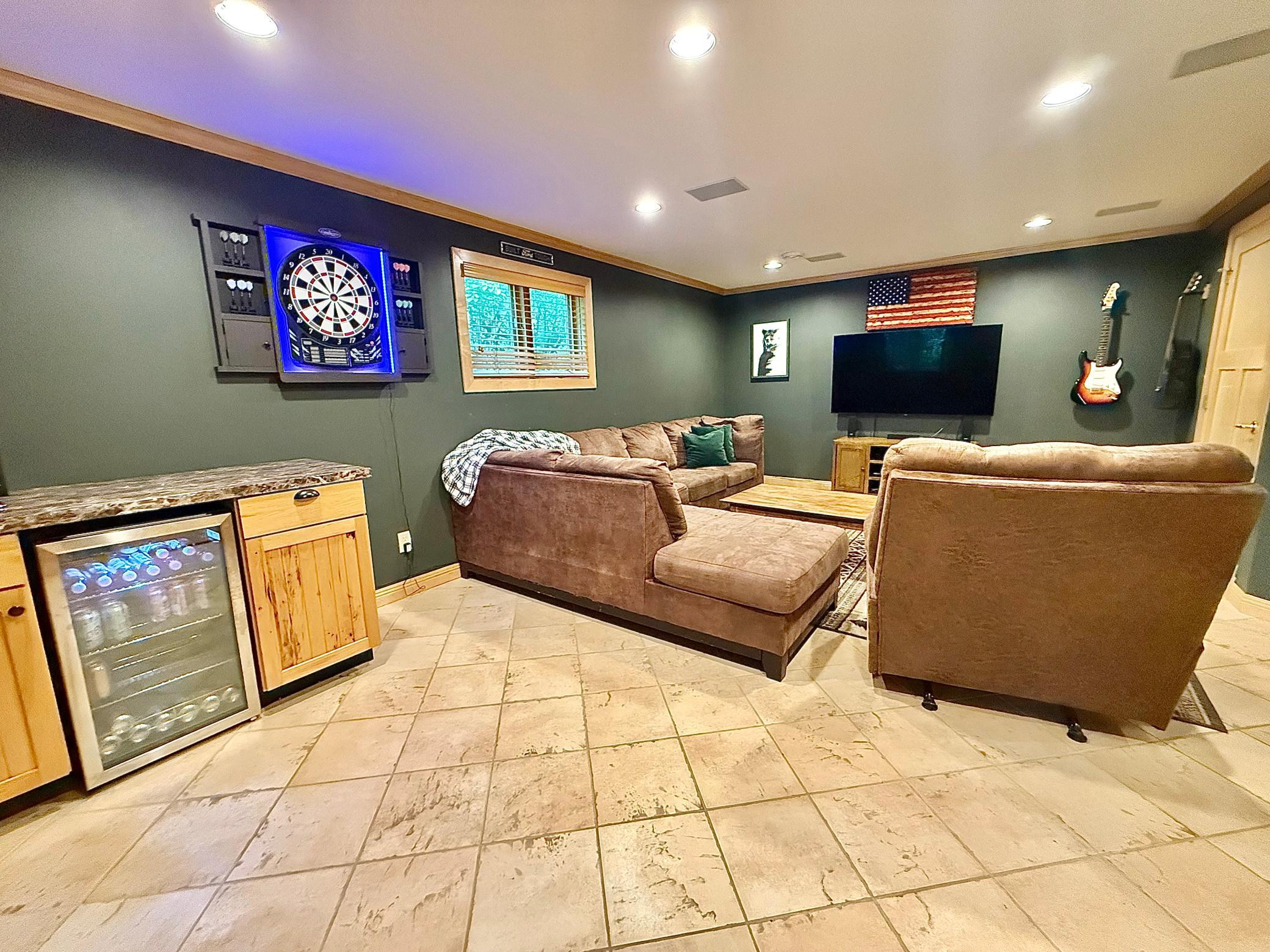 1995 single family home for sale at 130 Eastwood Drive in Thief River Falls, MN — 3 bed, 3 bath (photo 71 of 120)