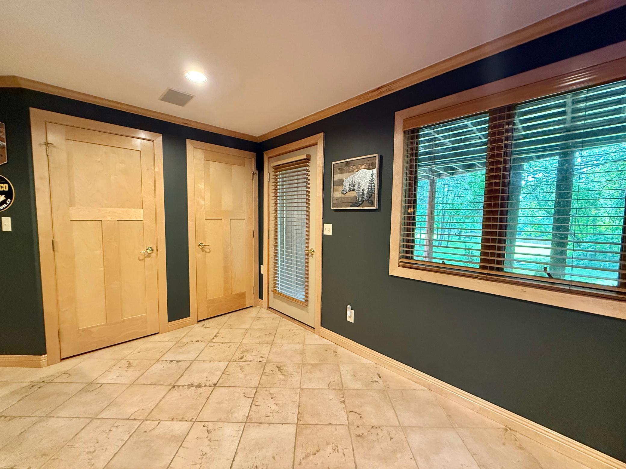 1995 single family home for sale at 130 Eastwood Drive in Thief River Falls, MN — 3 bed, 3 bath (photo 73 of 120)